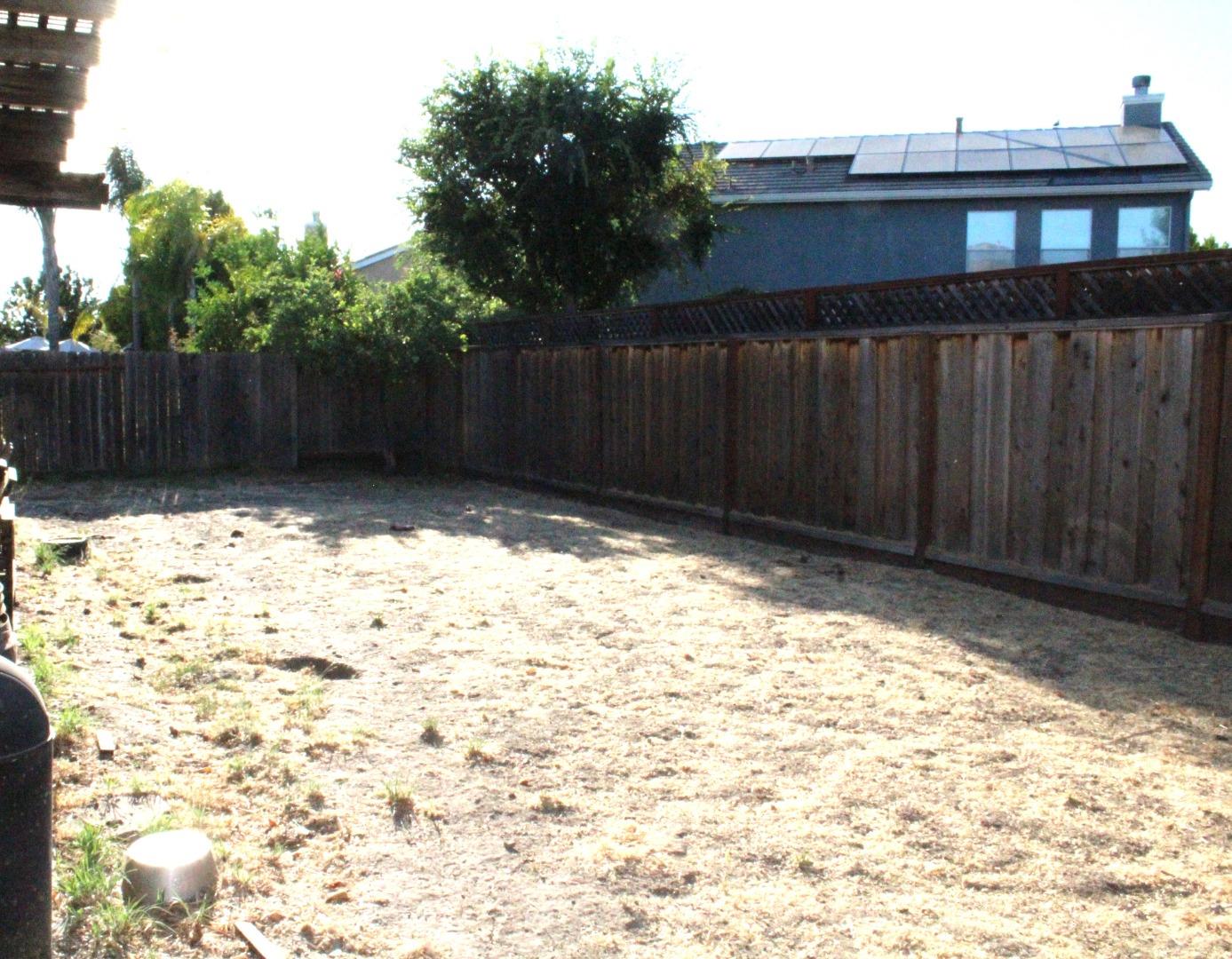 Detail Gallery Image 6 of 8 For 495 Ronan Ave, Gilroy,  CA 95020 - 3 Beds | 2 Baths