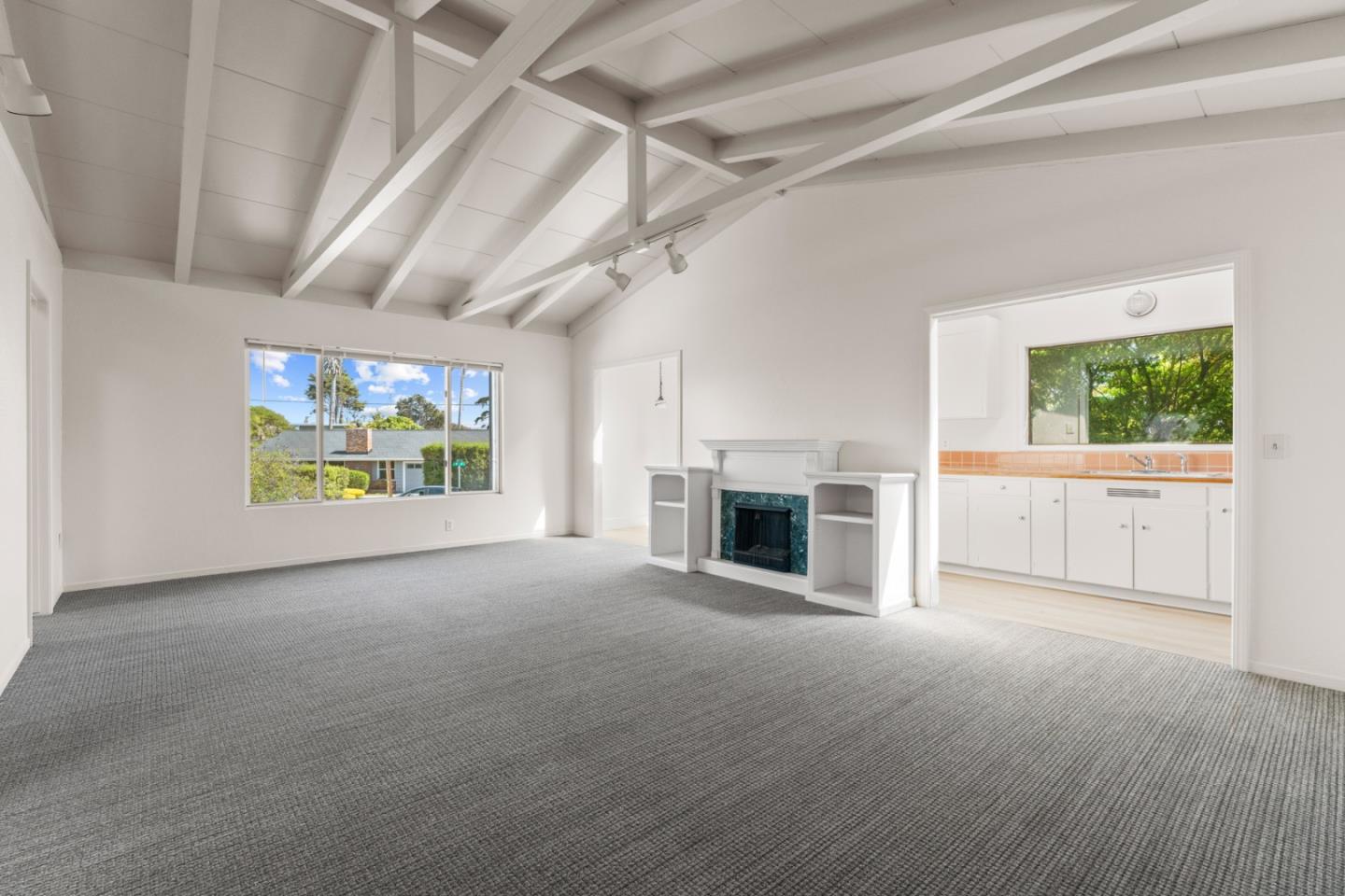 Detail Gallery Image 2 of 13 For 701 41st Ave, Santa Cruz,  CA 95062 - 1 Beds | 1 Baths