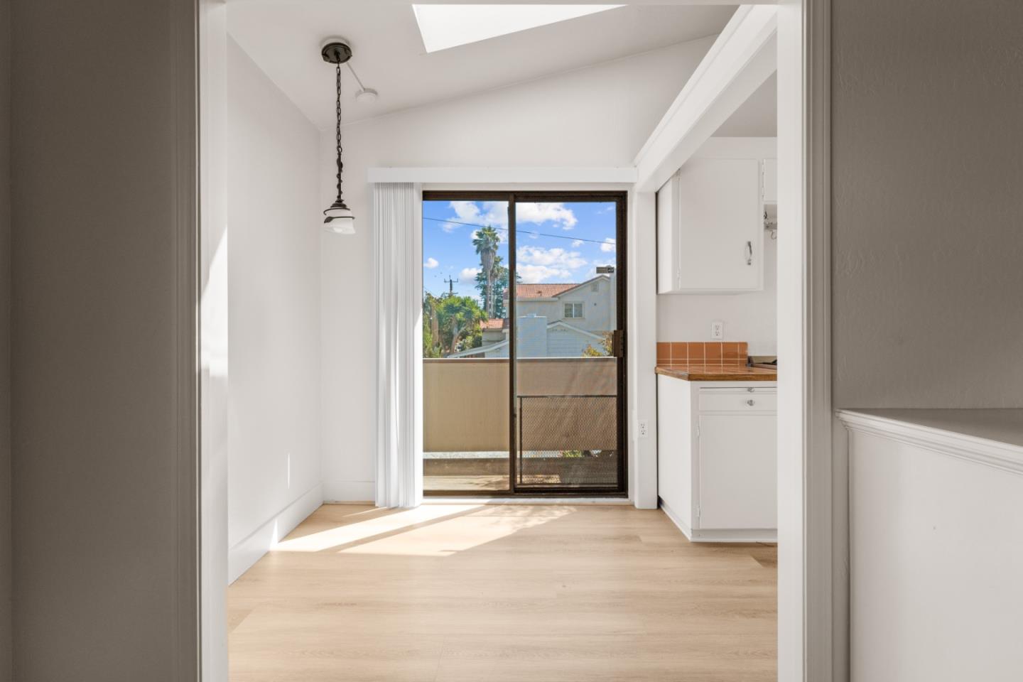 Detail Gallery Image 5 of 13 For 701 41st Ave, Santa Cruz,  CA 95062 - 1 Beds | 1 Baths