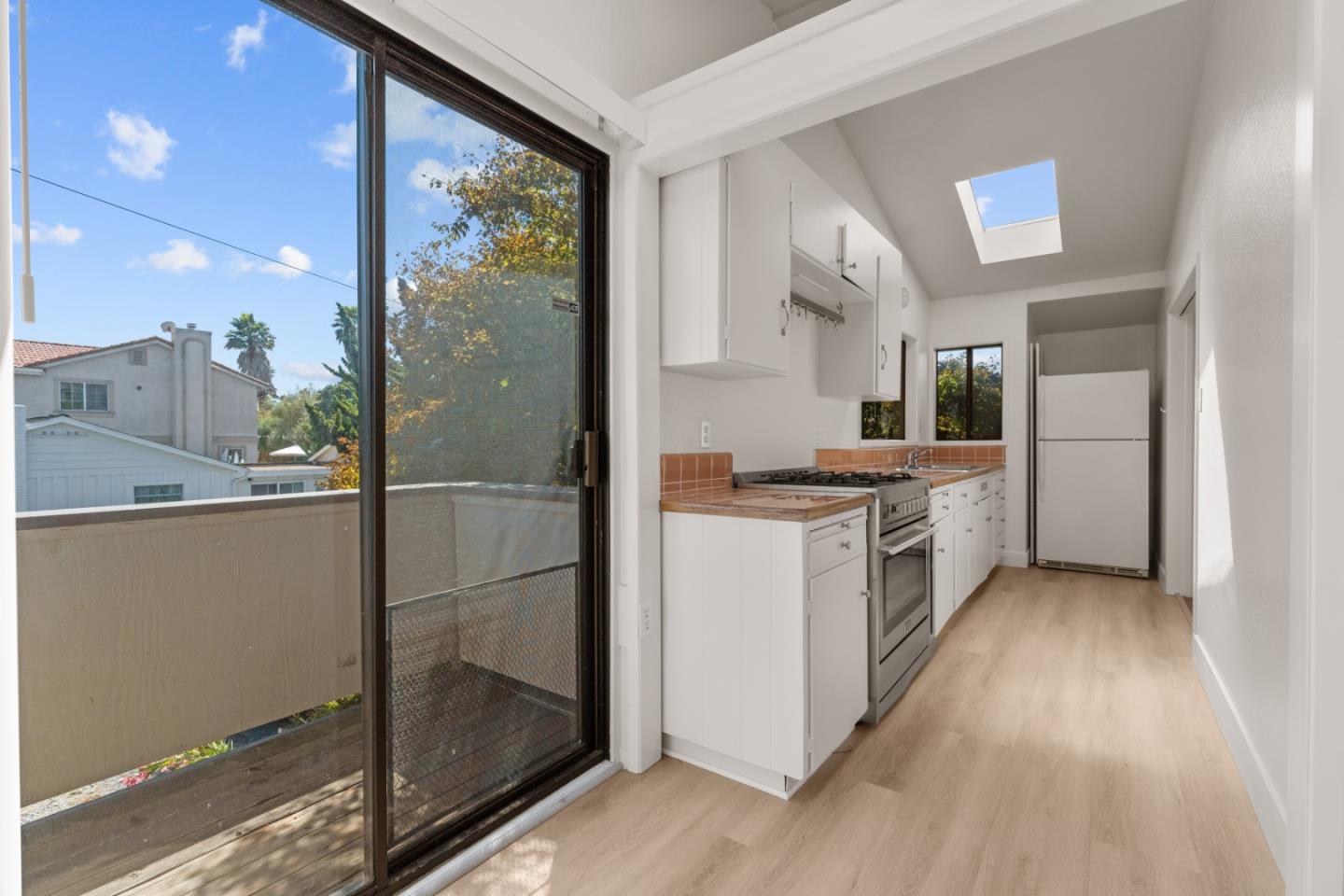 Detail Gallery Image 6 of 13 For 701 41st Ave, Santa Cruz,  CA 95062 - 1 Beds | 1 Baths