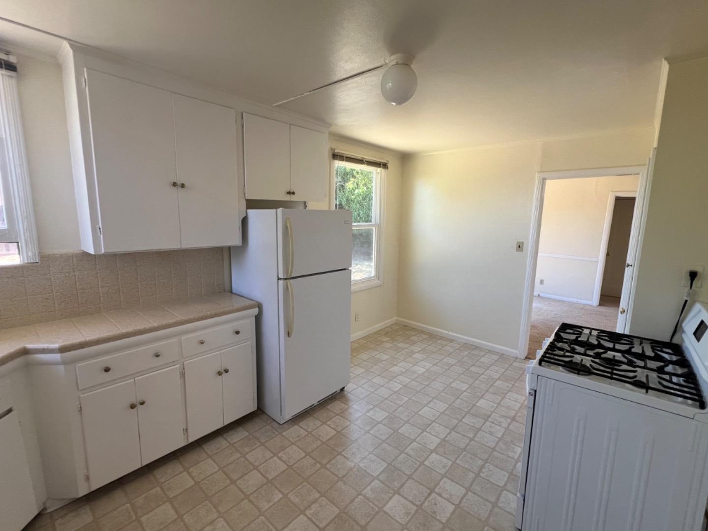 Detail Gallery Image 10 of 22 For 836 11th Ave, Redwood City,  CA 94063 - 2 Beds | 1 Baths