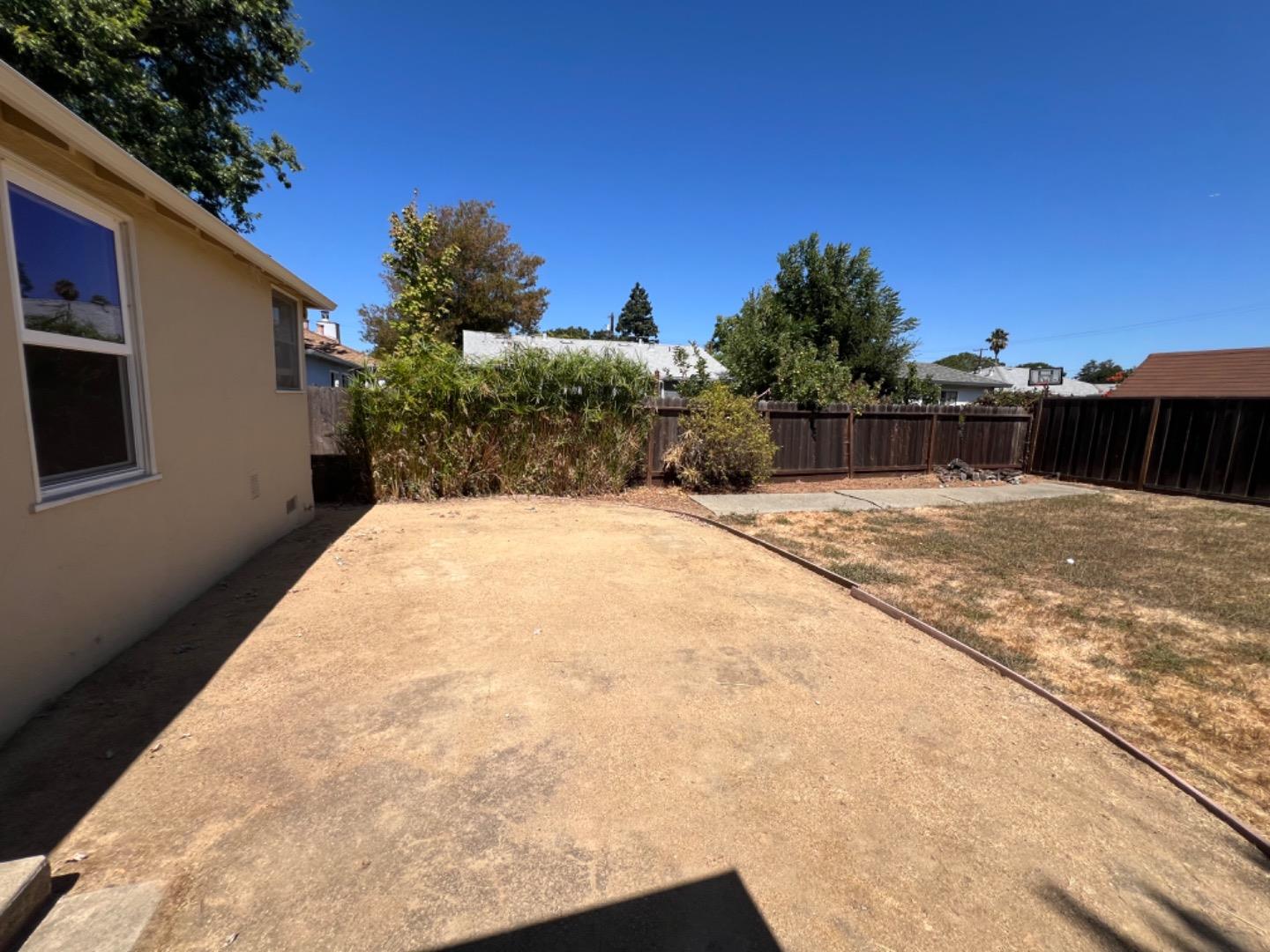 Detail Gallery Image 17 of 22 For 836 11th Ave, Redwood City,  CA 94063 - 2 Beds | 1 Baths