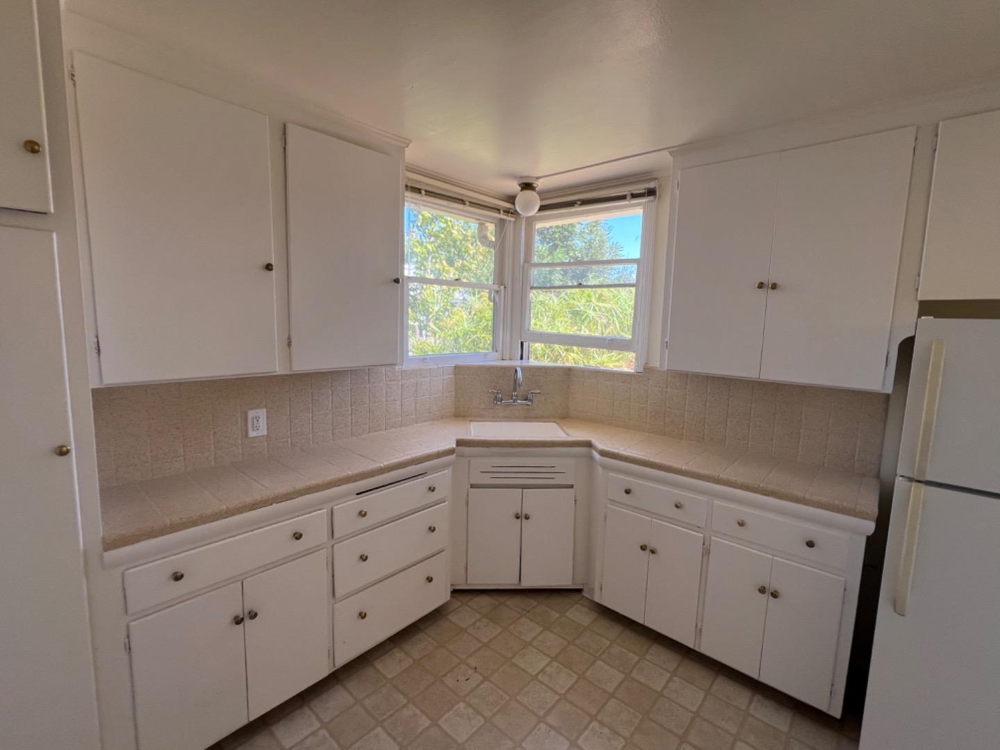 Detail Gallery Image 9 of 22 For 836 11th Ave, Redwood City,  CA 94063 - 2 Beds | 1 Baths