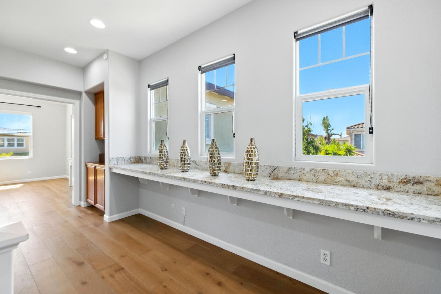 Detail Gallery Image 10 of 28 For 2788 Sunset Dune Way, Hayward,  CA 94545 - 5 Beds | 3 Baths