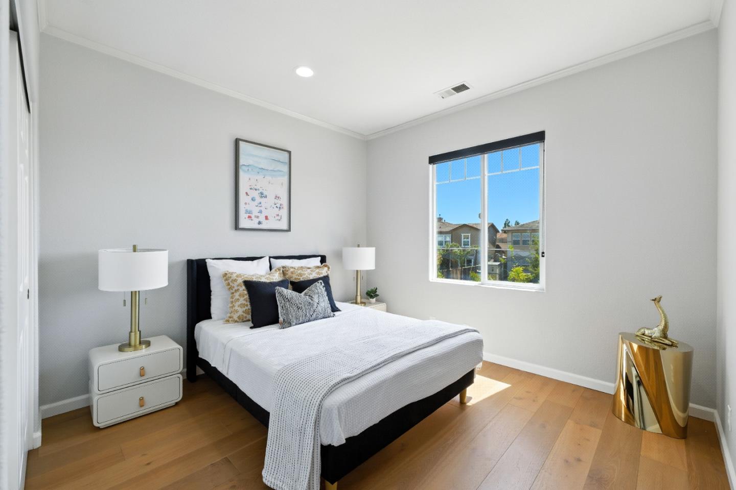 Detail Gallery Image 11 of 28 For 2788 Sunset Dune Way, Hayward,  CA 94545 - 5 Beds | 3 Baths