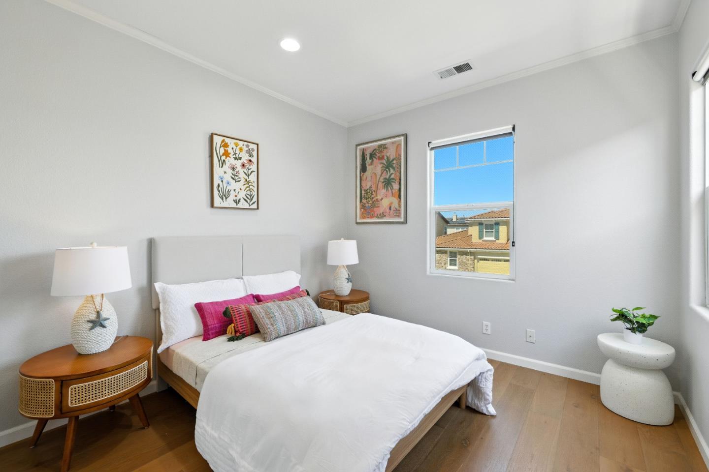 Detail Gallery Image 12 of 28 For 2788 Sunset Dune Way, Hayward,  CA 94545 - 5 Beds | 3 Baths