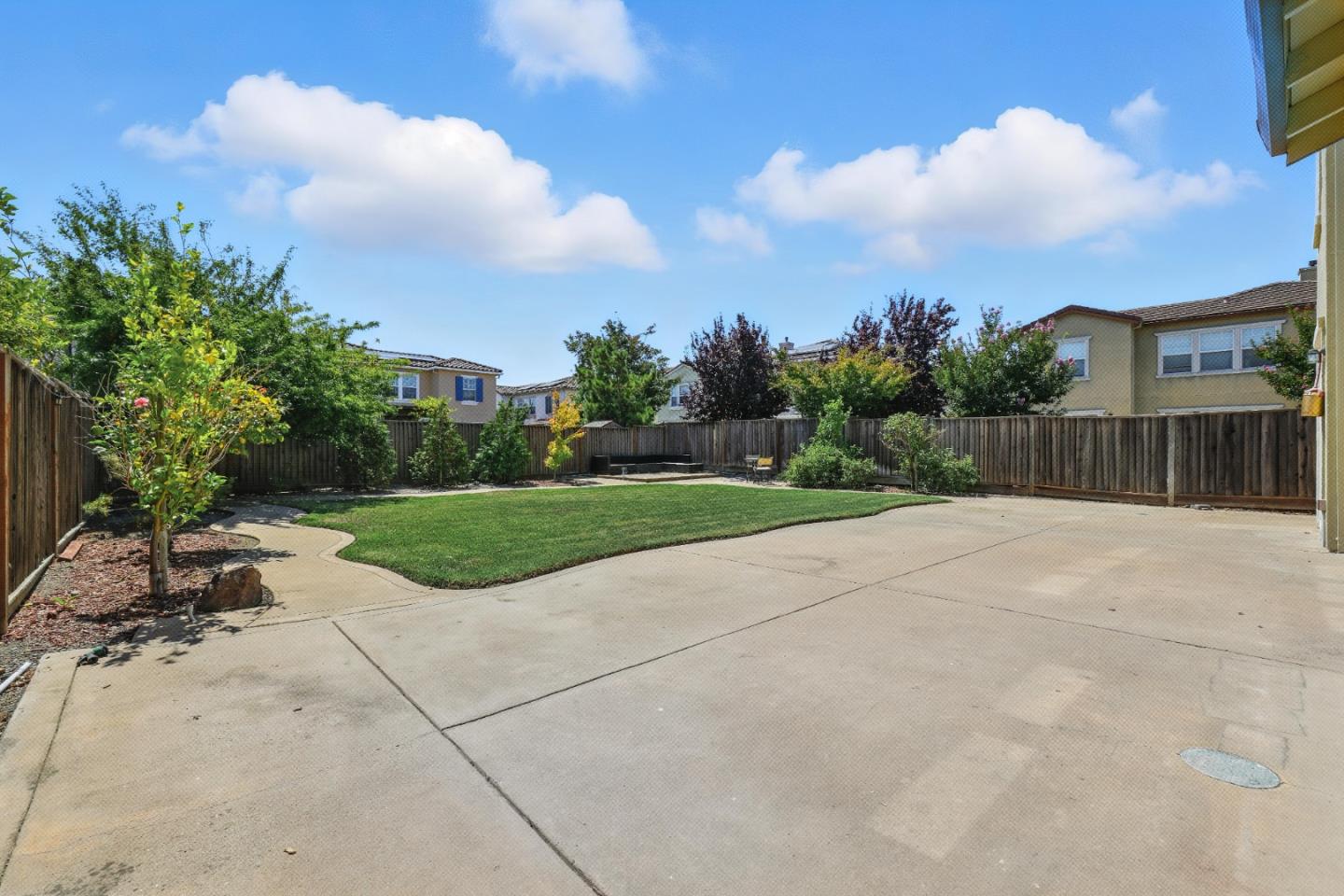 Detail Gallery Image 16 of 28 For 2788 Sunset Dune Way, Hayward,  CA 94545 - 5 Beds | 3 Baths