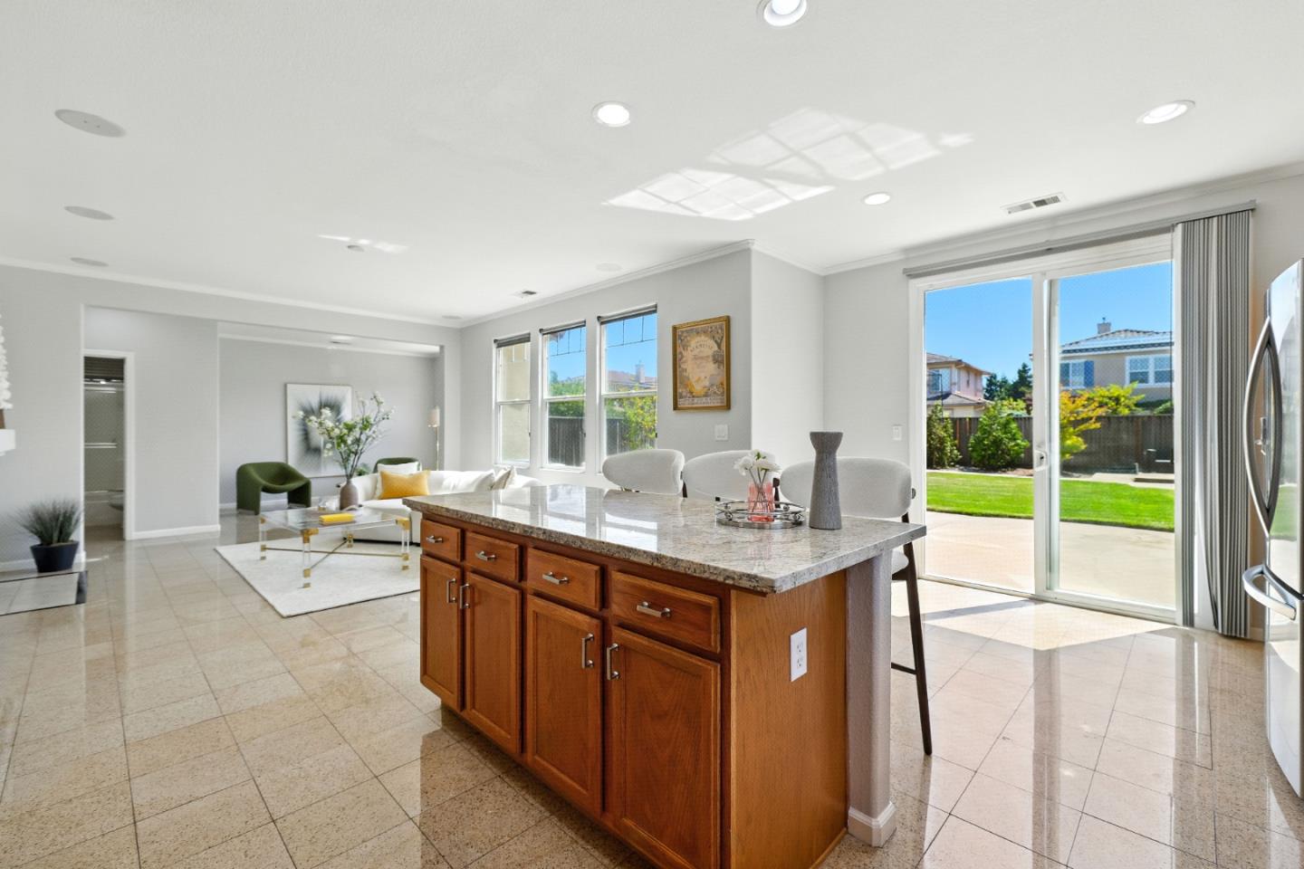 Detail Gallery Image 4 of 28 For 2788 Sunset Dune Way, Hayward,  CA 94545 - 5 Beds | 3 Baths