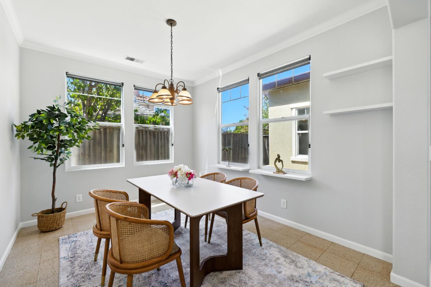 Detail Gallery Image 5 of 28 For 2788 Sunset Dune Way, Hayward,  CA 94545 - 5 Beds | 3 Baths