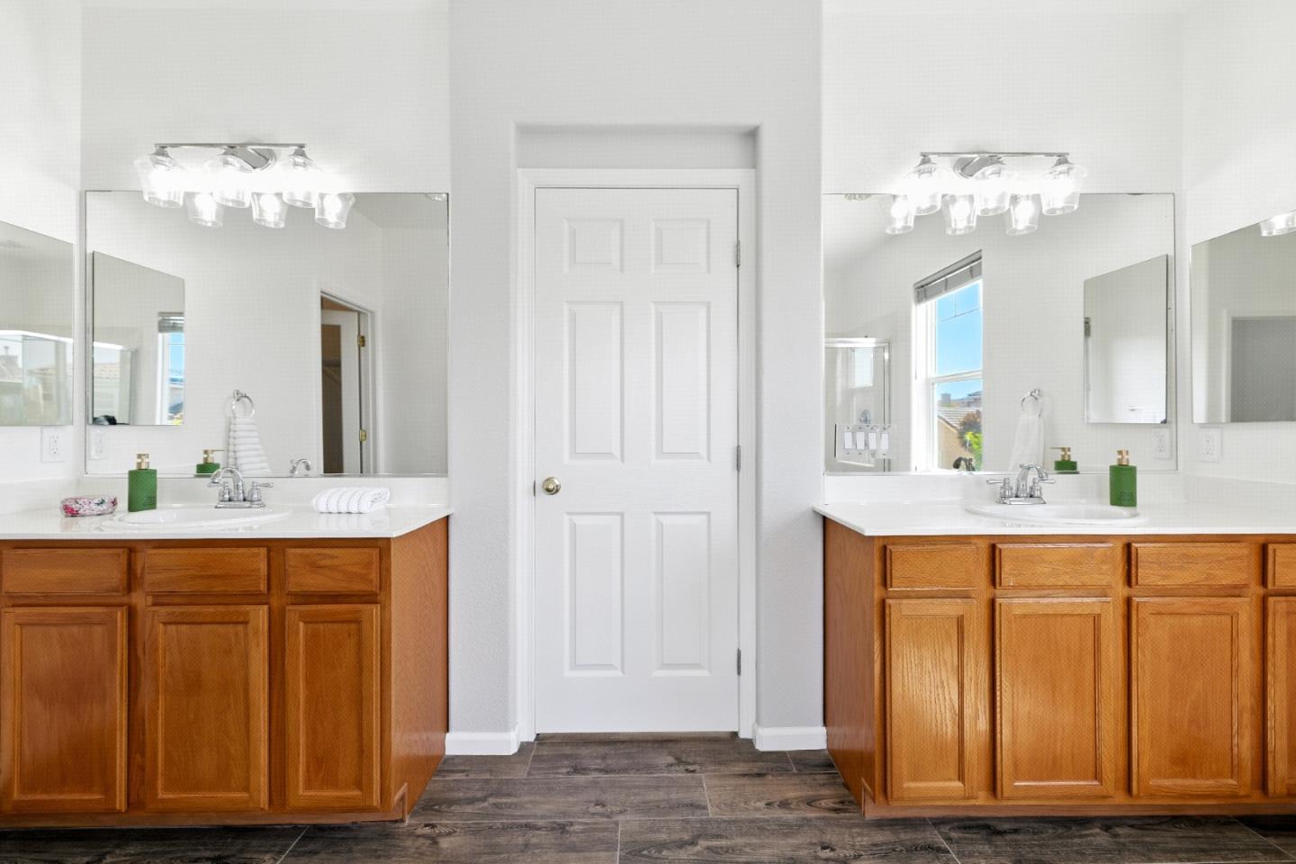 Detail Gallery Image 9 of 28 For 2788 Sunset Dune Way, Hayward,  CA 94545 - 5 Beds | 3 Baths