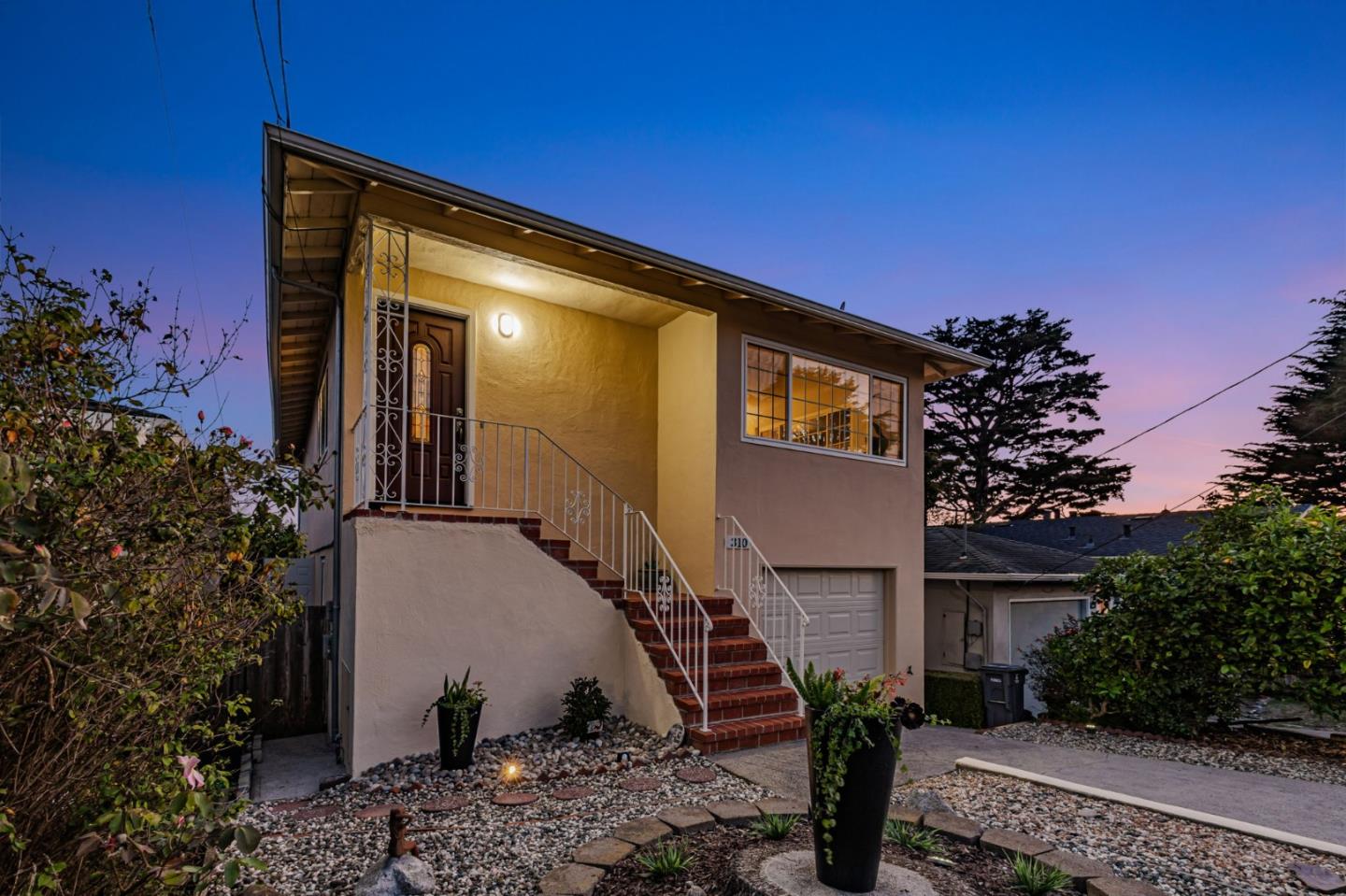 Detail Gallery Image 2 of 52 For 310 Clifton Rd, Pacifica,  CA 94044 - 4 Beds | 2 Baths