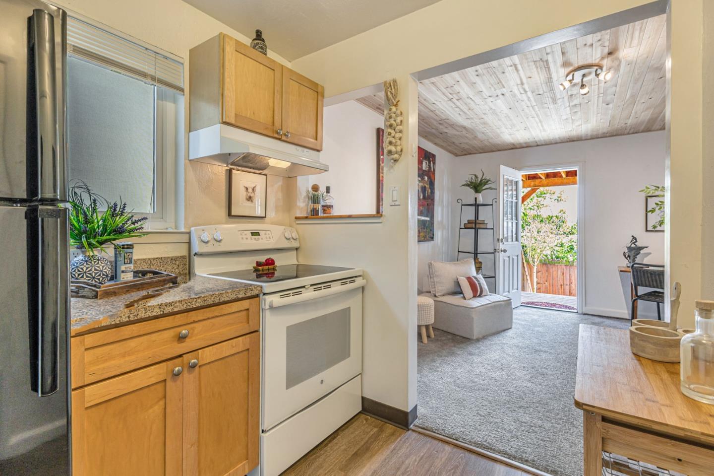 Detail Gallery Image 25 of 52 For 310 Clifton Rd, Pacifica,  CA 94044 - 4 Beds | 2 Baths