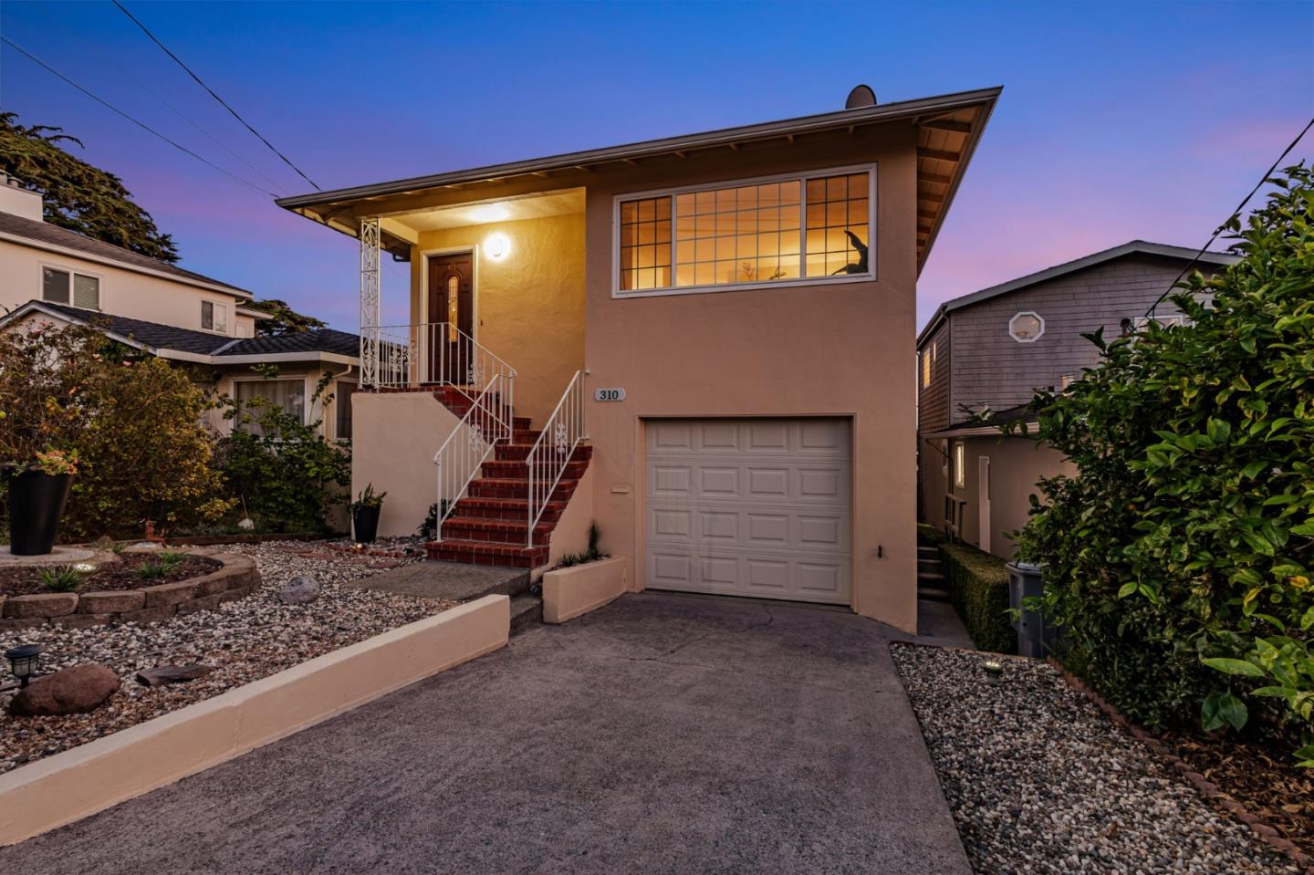 Detail Gallery Image 3 of 52 For 310 Clifton Rd, Pacifica,  CA 94044 - 4 Beds | 2 Baths