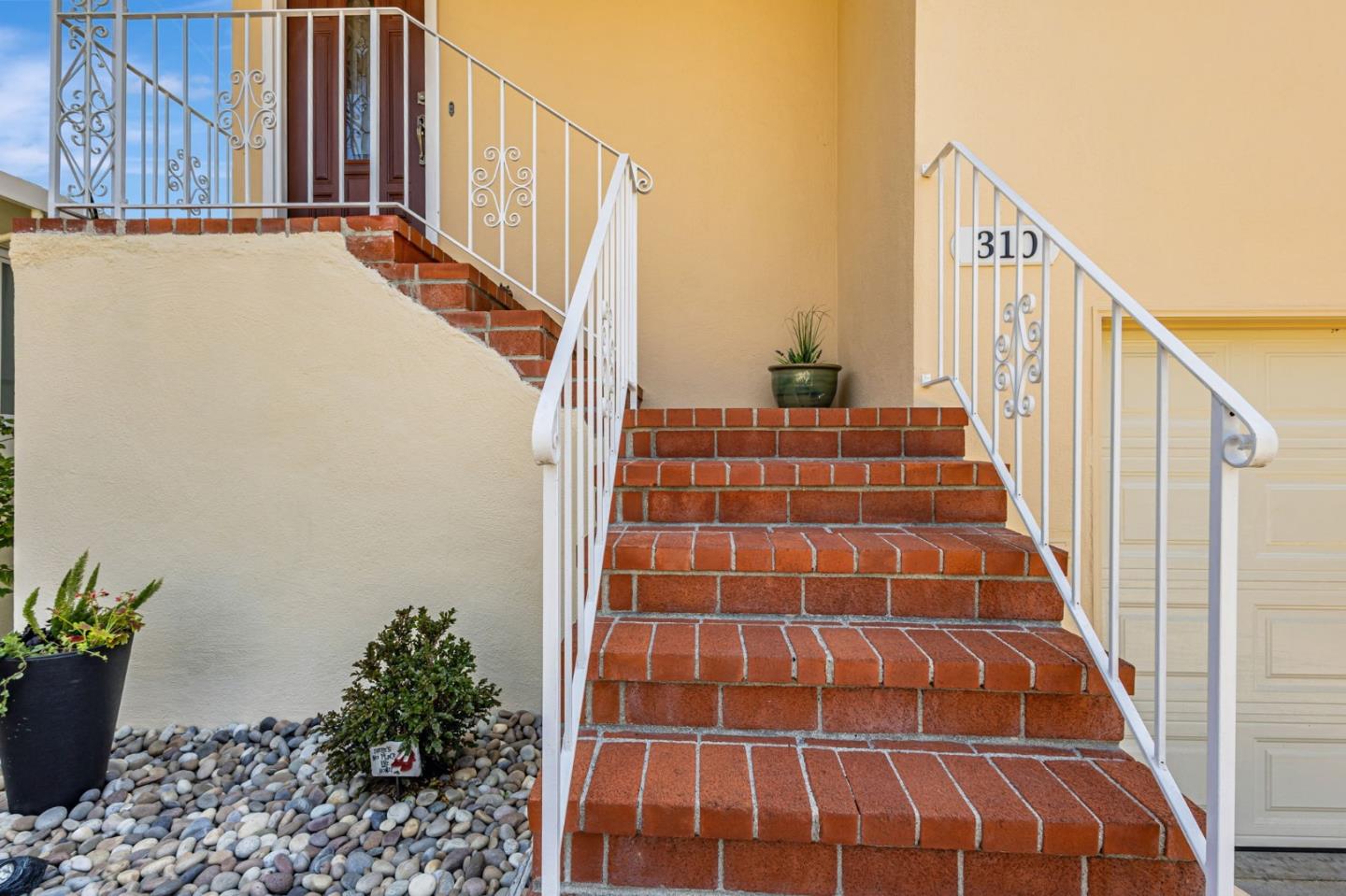 Detail Gallery Image 5 of 52 For 310 Clifton Rd, Pacifica,  CA 94044 - 4 Beds | 2 Baths