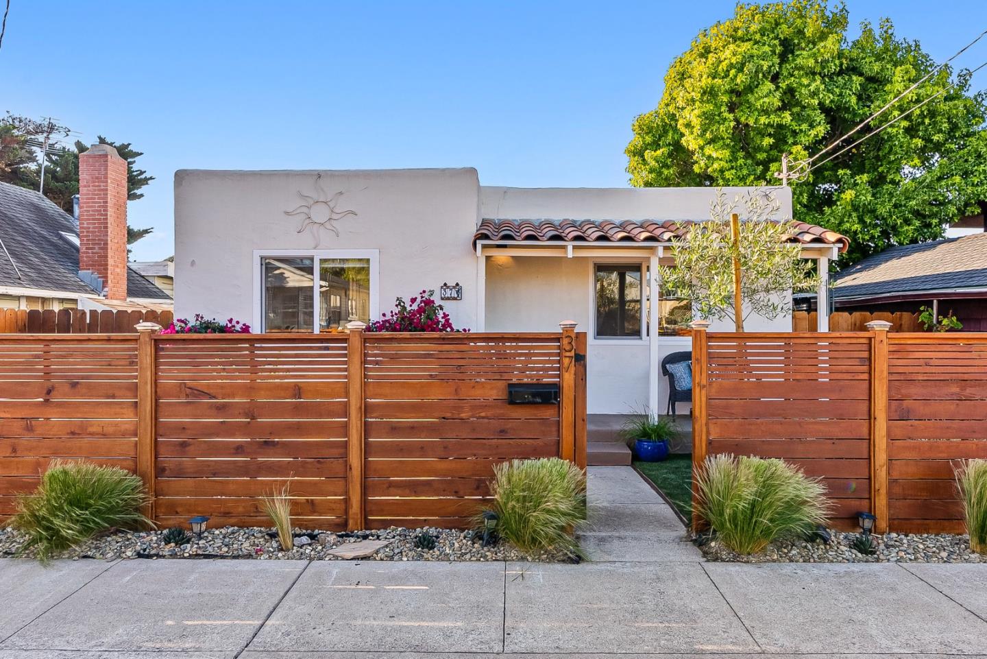 Detail Gallery Image 1 of 27 For 37 Portola Ave, Monterey,  CA 93940 - 2 Beds | 1 Baths