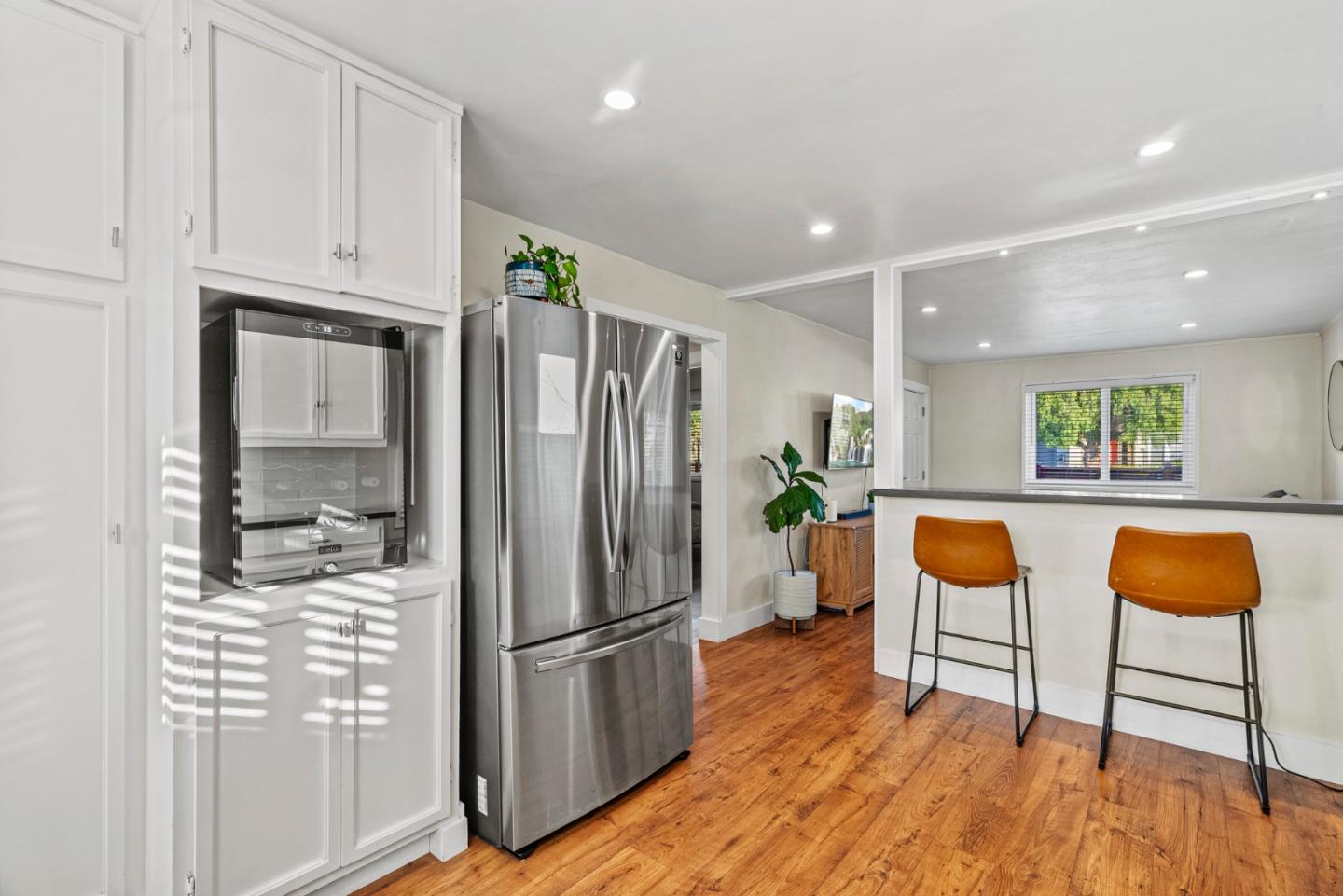 Detail Gallery Image 11 of 27 For 37 Portola Ave, Monterey,  CA 93940 - 2 Beds | 1 Baths