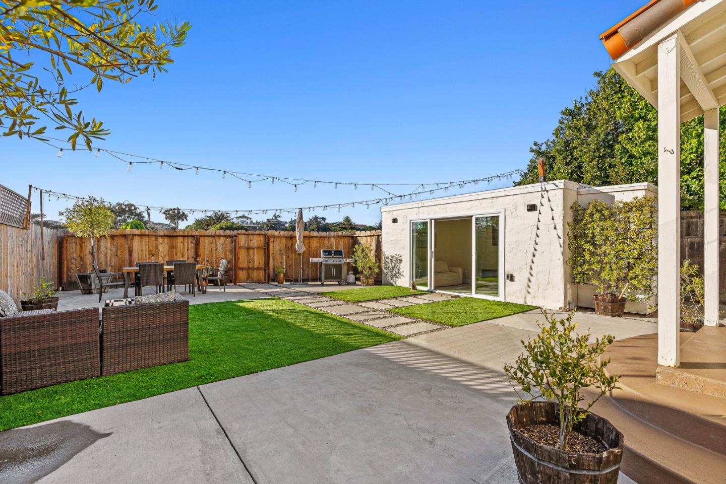 Detail Gallery Image 20 of 27 For 37 Portola Ave, Monterey,  CA 93940 - 2 Beds | 1 Baths