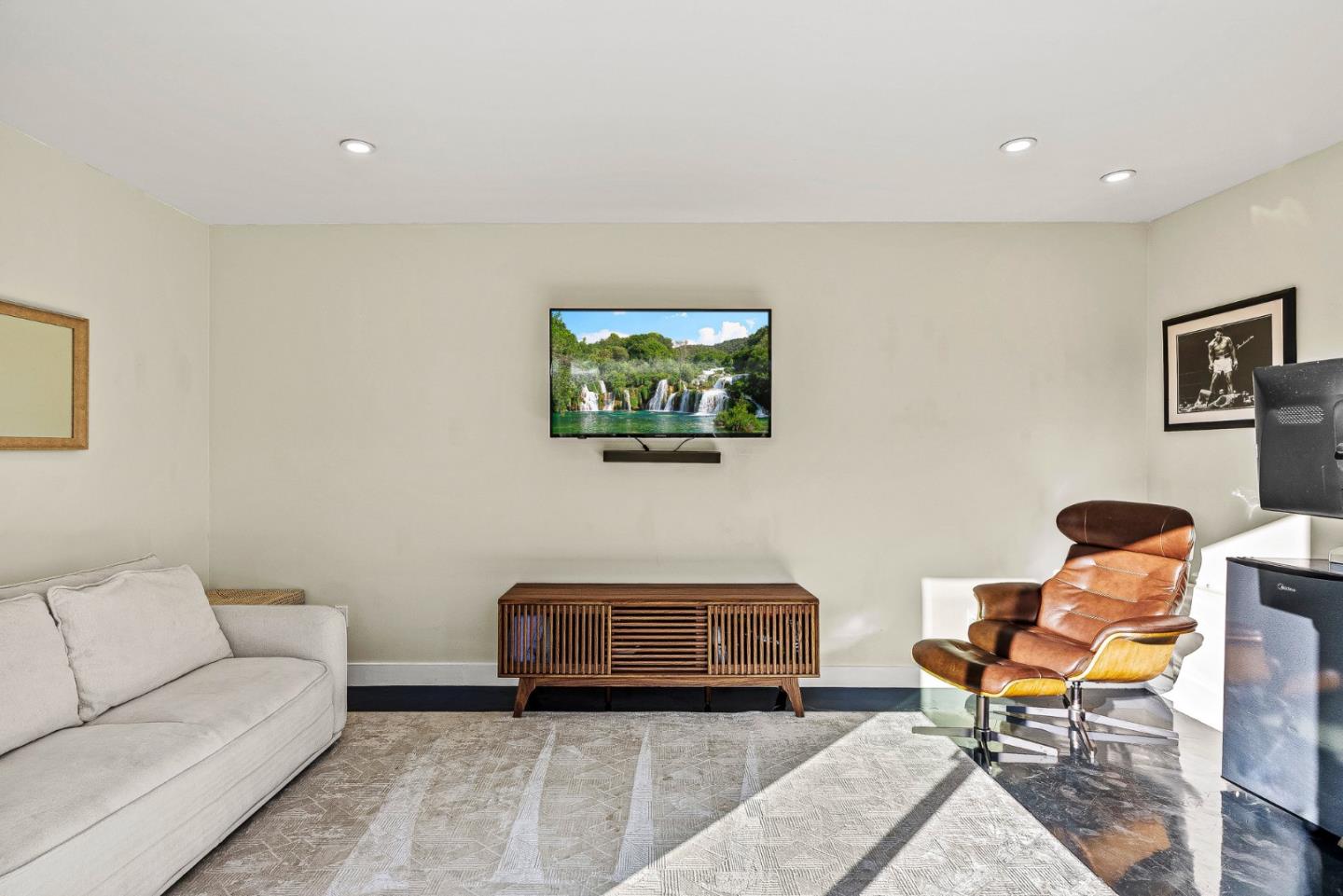 Detail Gallery Image 21 of 27 For 37 Portola Ave, Monterey,  CA 93940 - 2 Beds | 1 Baths