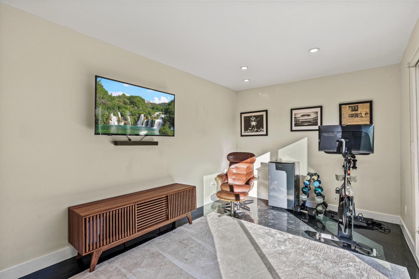 Detail Gallery Image 22 of 27 For 37 Portola Ave, Monterey,  CA 93940 - 2 Beds | 1 Baths
