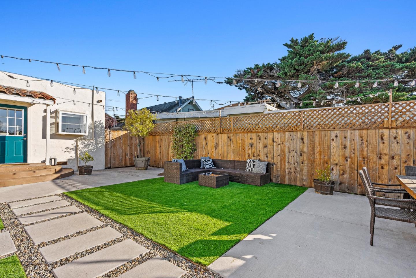 Detail Gallery Image 24 of 27 For 37 Portola Ave, Monterey,  CA 93940 - 2 Beds | 1 Baths