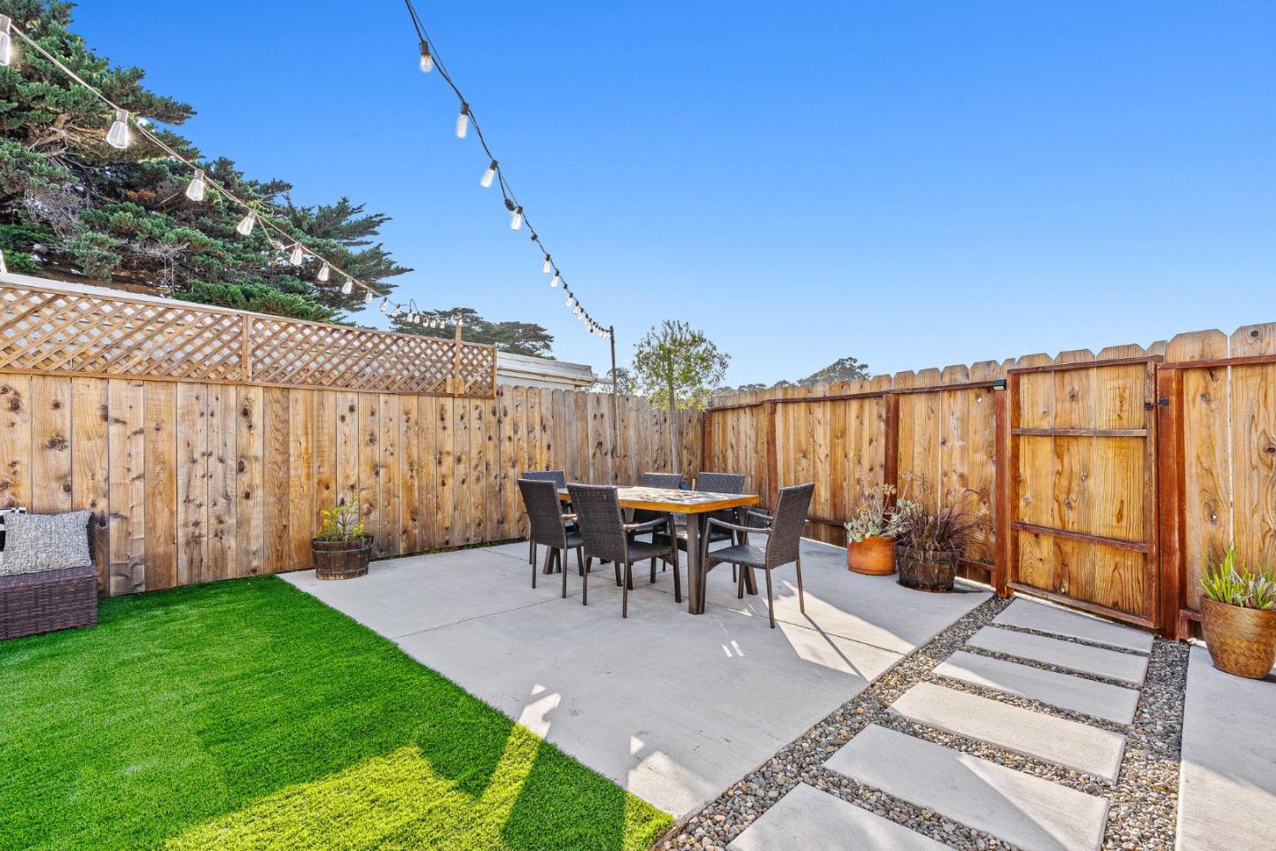 Detail Gallery Image 25 of 27 For 37 Portola Ave, Monterey,  CA 93940 - 2 Beds | 1 Baths