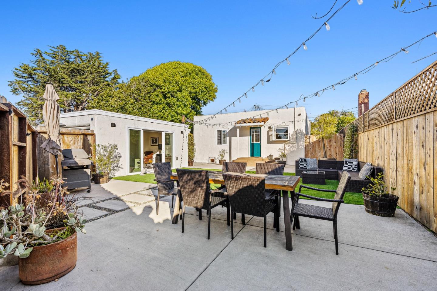 Detail Gallery Image 26 of 27 For 37 Portola Ave, Monterey,  CA 93940 - 2 Beds | 1 Baths