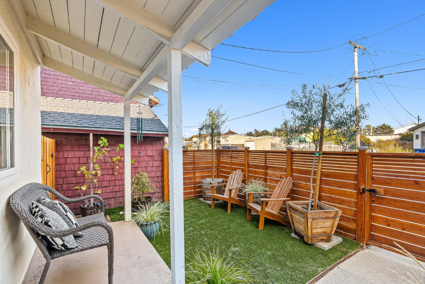 Detail Gallery Image 3 of 27 For 37 Portola Ave, Monterey,  CA 93940 - 2 Beds | 1 Baths