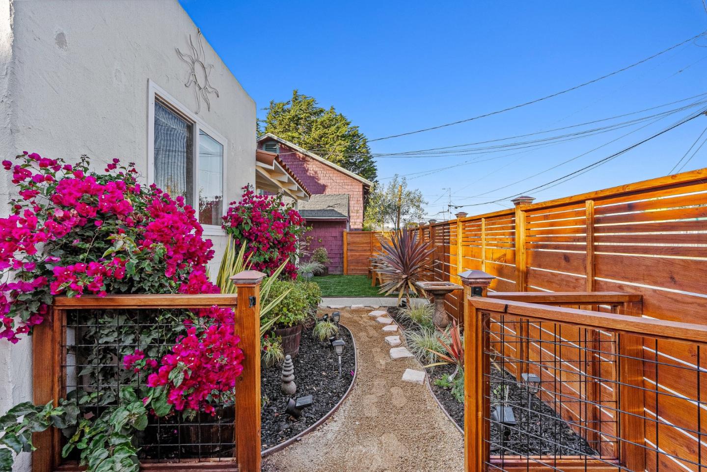 Detail Gallery Image 5 of 27 For 37 Portola Ave, Monterey,  CA 93940 - 2 Beds | 1 Baths