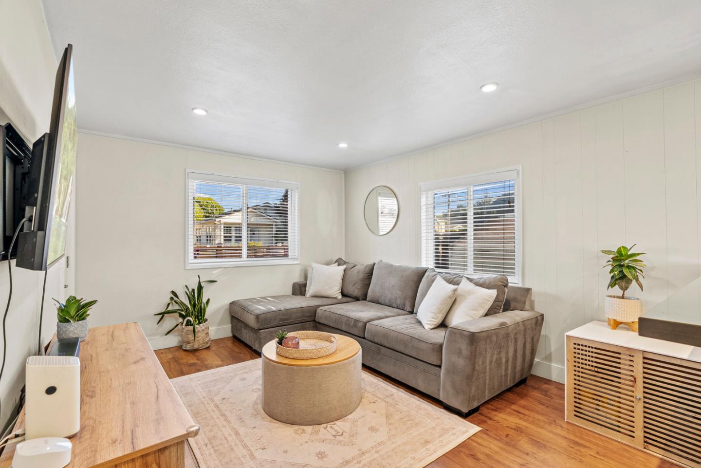 Detail Gallery Image 7 of 27 For 37 Portola Ave, Monterey,  CA 93940 - 2 Beds | 1 Baths