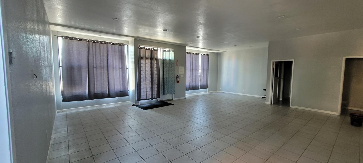 Detail Gallery Image 2 of 9 For 65 Keyes St, San Jose,  CA 95112 - – Beds | – Baths