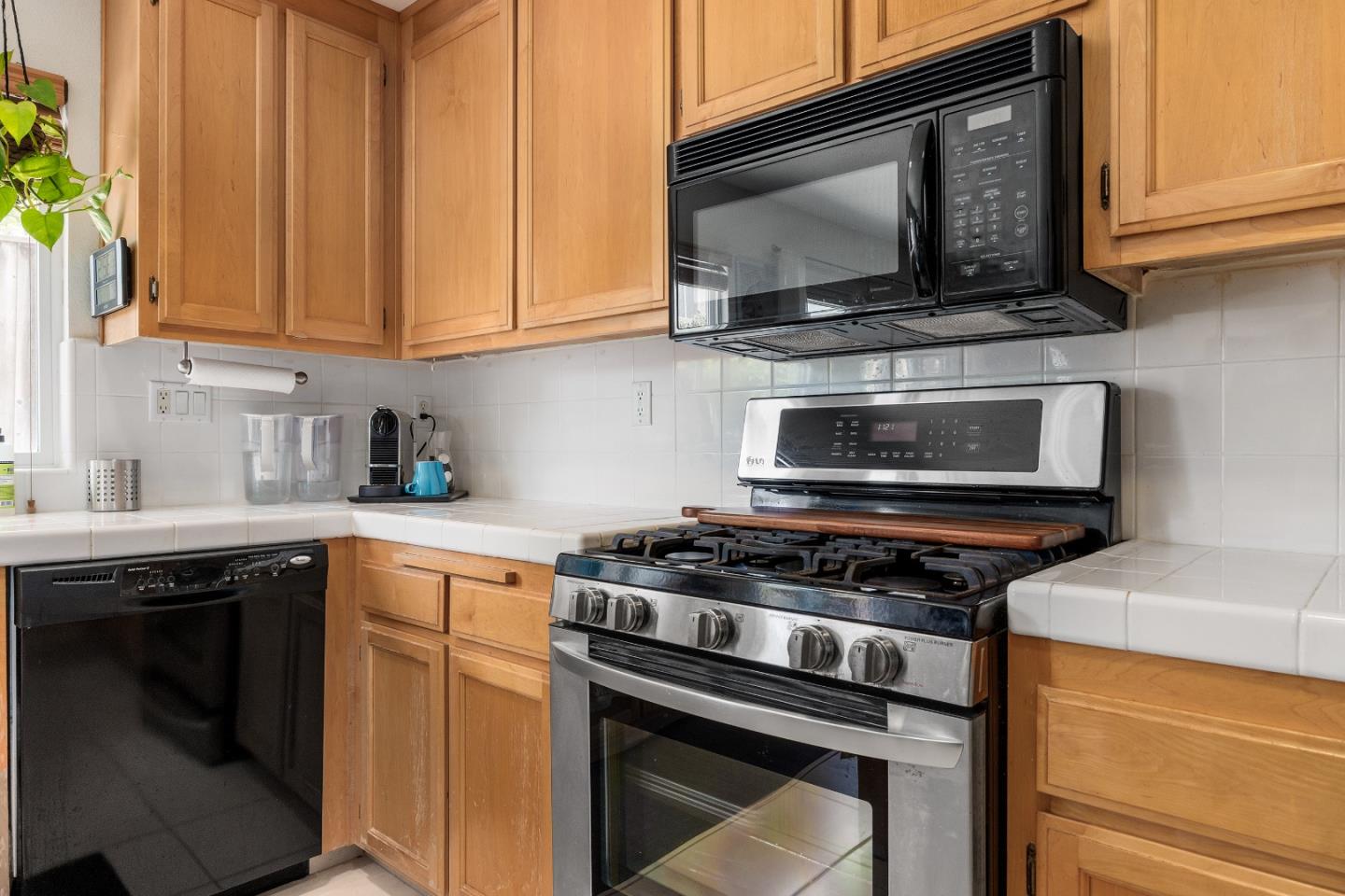 Detail Gallery Image 11 of 43 For 7 Massachusetts Cir, Salinas,  CA 93905 - 4 Beds | 2/1 Baths