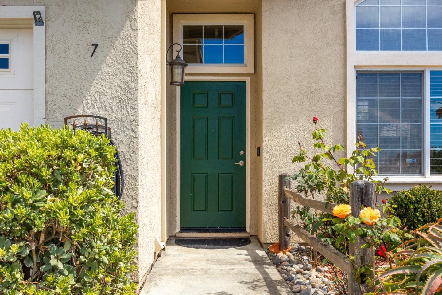 Detail Gallery Image 4 of 43 For 7 Massachusetts Cir, Salinas,  CA 93905 - 4 Beds | 2/1 Baths
