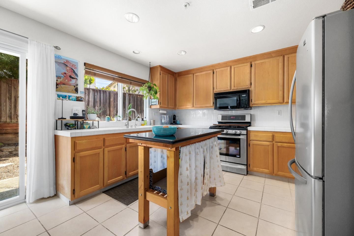 Detail Gallery Image 9 of 43 For 7 Massachusetts Cir, Salinas,  CA 93905 - 4 Beds | 2/1 Baths