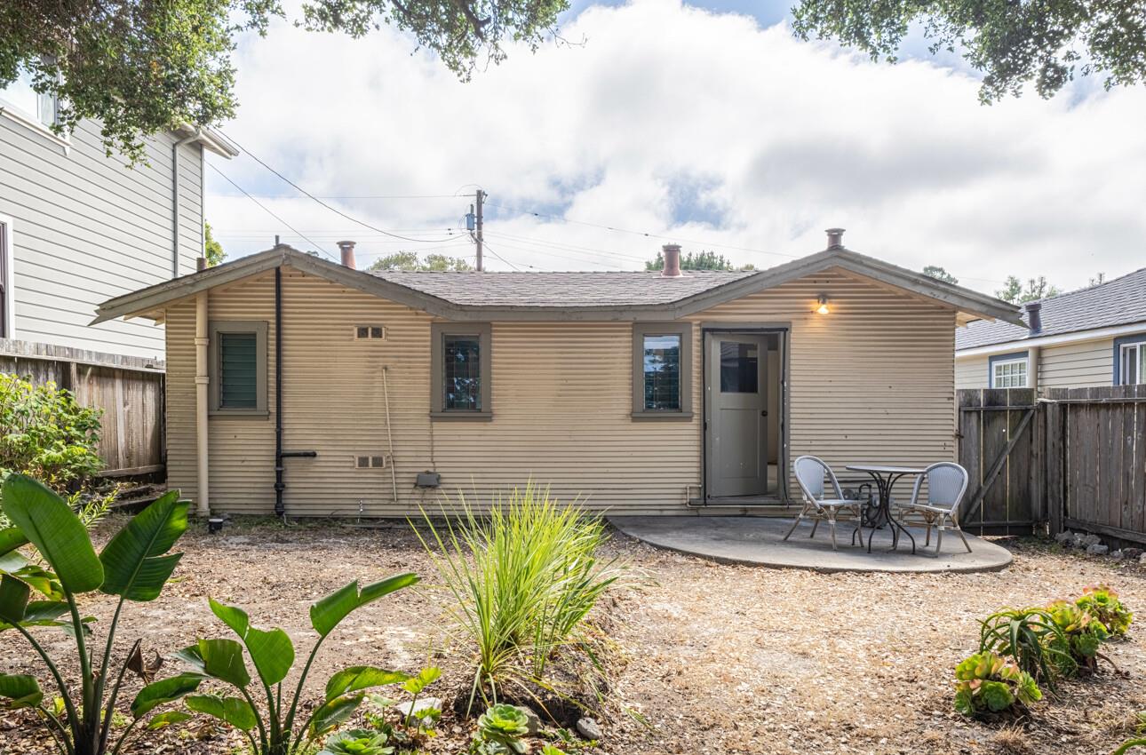 Detail Gallery Image 3 of 27 For 414 Sinex Ave, Pacific Grove,  CA 93950 - 1 Beds | 1 Baths
