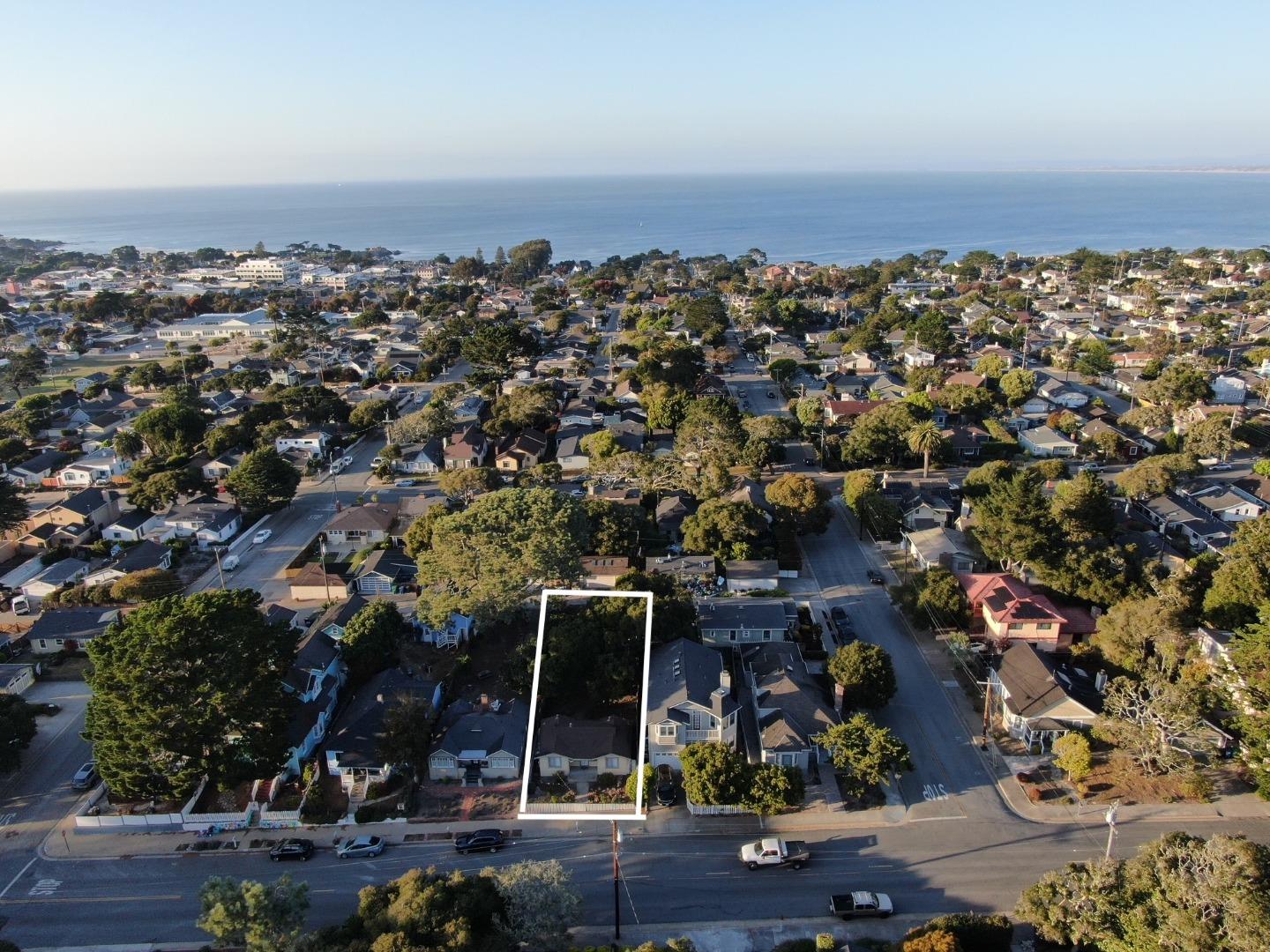 Detail Gallery Image 4 of 27 For 414 Sinex Ave, Pacific Grove,  CA 93950 - 1 Beds | 1 Baths