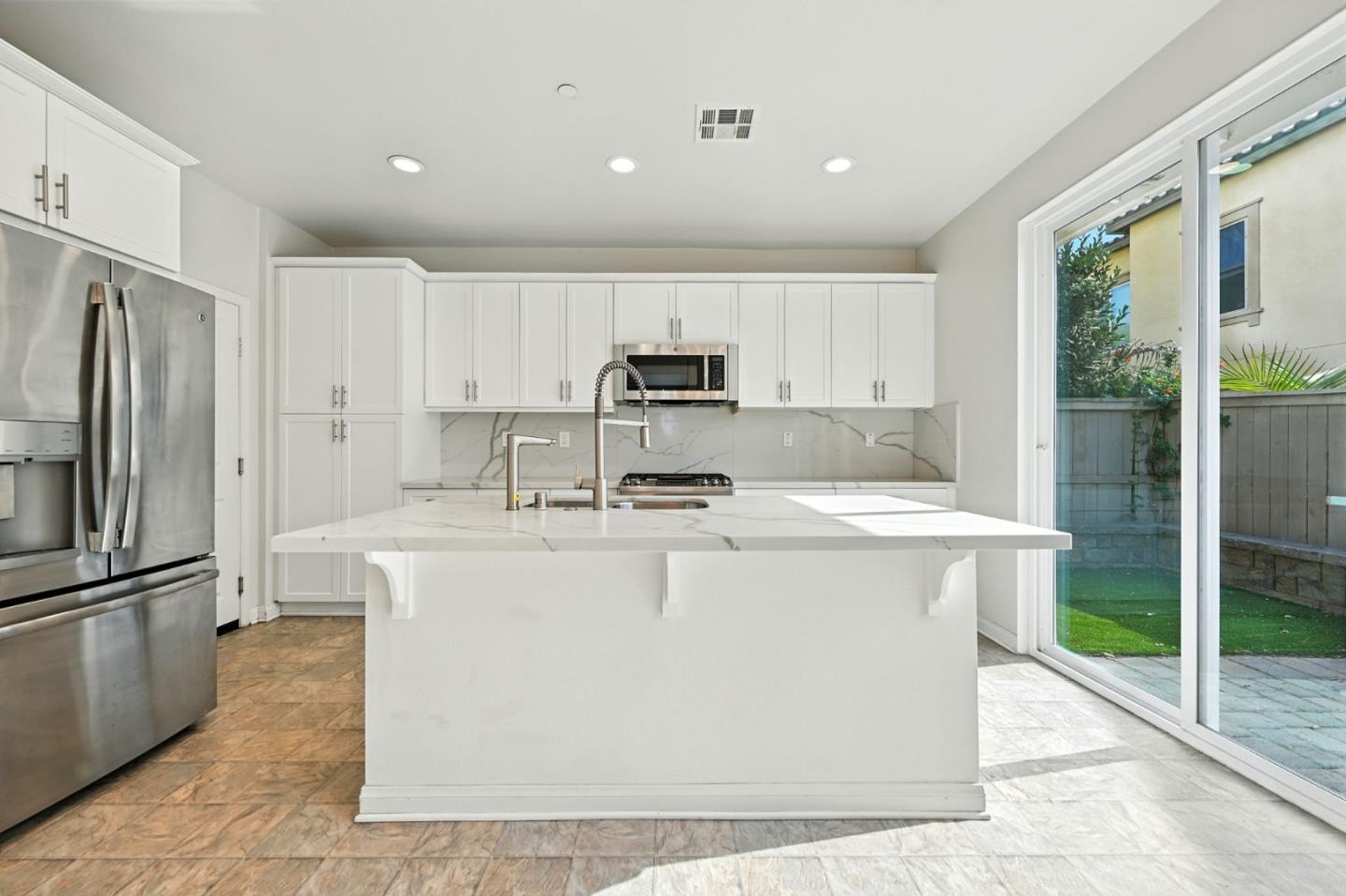 Detail Gallery Image 6 of 30 For 970 Sea Glass Way, San Diego,  CA 92154 - 4 Beds | 3 Baths