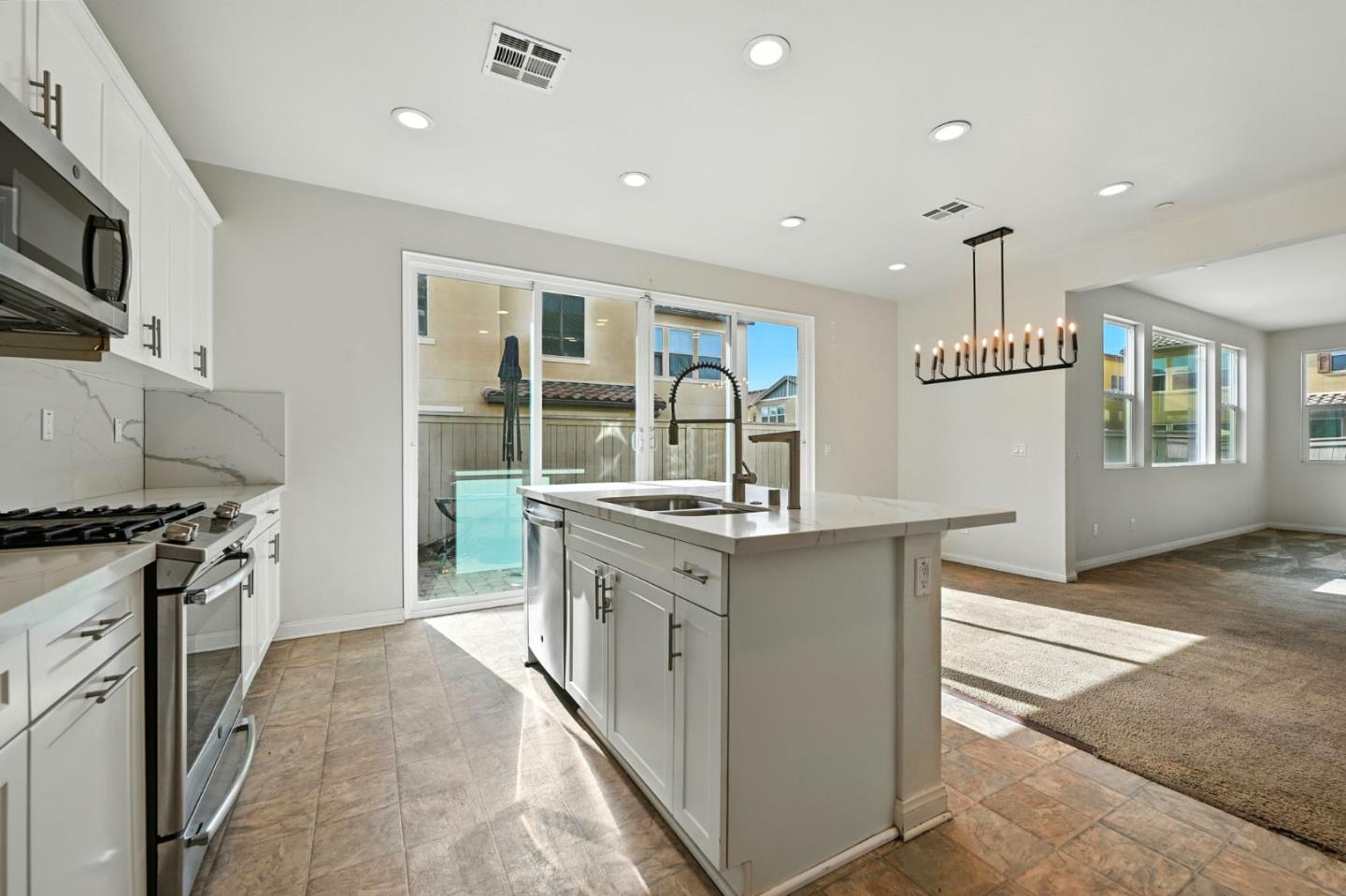Detail Gallery Image 9 of 30 For 970 Sea Glass Way, San Diego,  CA 92154 - 4 Beds | 3 Baths