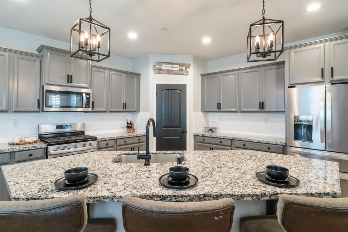 Detail Gallery Image 11 of 29 For 630 Cerrato Way, Hollister,  CA 95023 - 4 Beds | 3 Baths