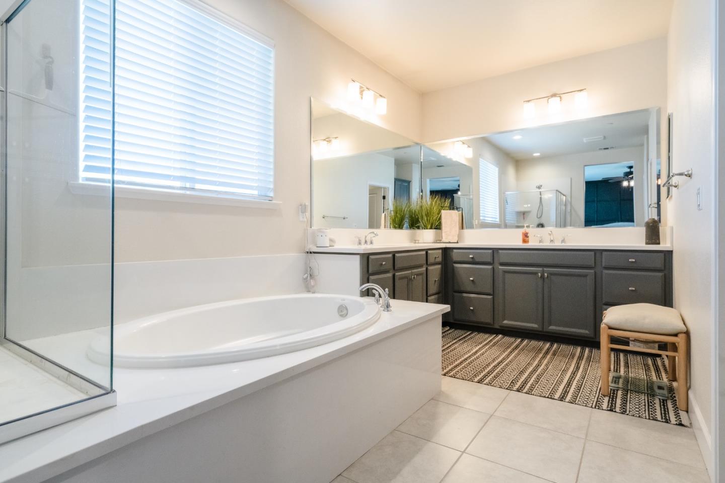 Detail Gallery Image 20 of 29 For 630 Cerrato Way, Hollister,  CA 95023 - 4 Beds | 3 Baths