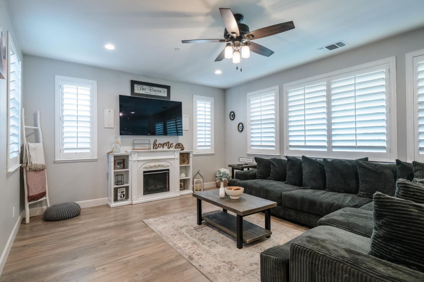 Detail Gallery Image 6 of 29 For 630 Cerrato Way, Hollister,  CA 95023 - 4 Beds | 3 Baths