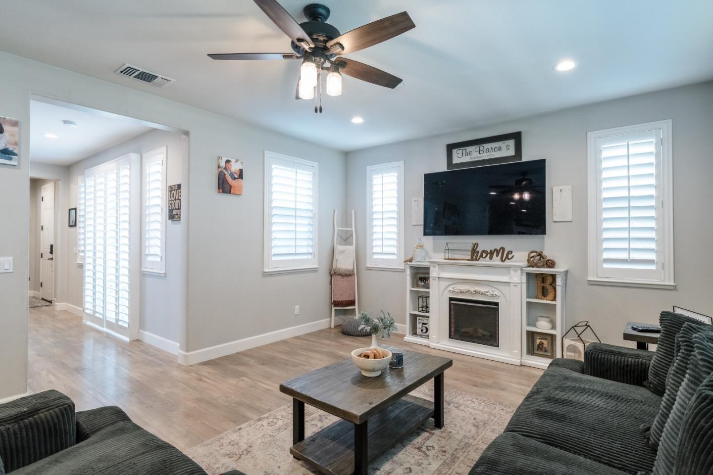 Detail Gallery Image 7 of 29 For 630 Cerrato Way, Hollister,  CA 95023 - 4 Beds | 3 Baths