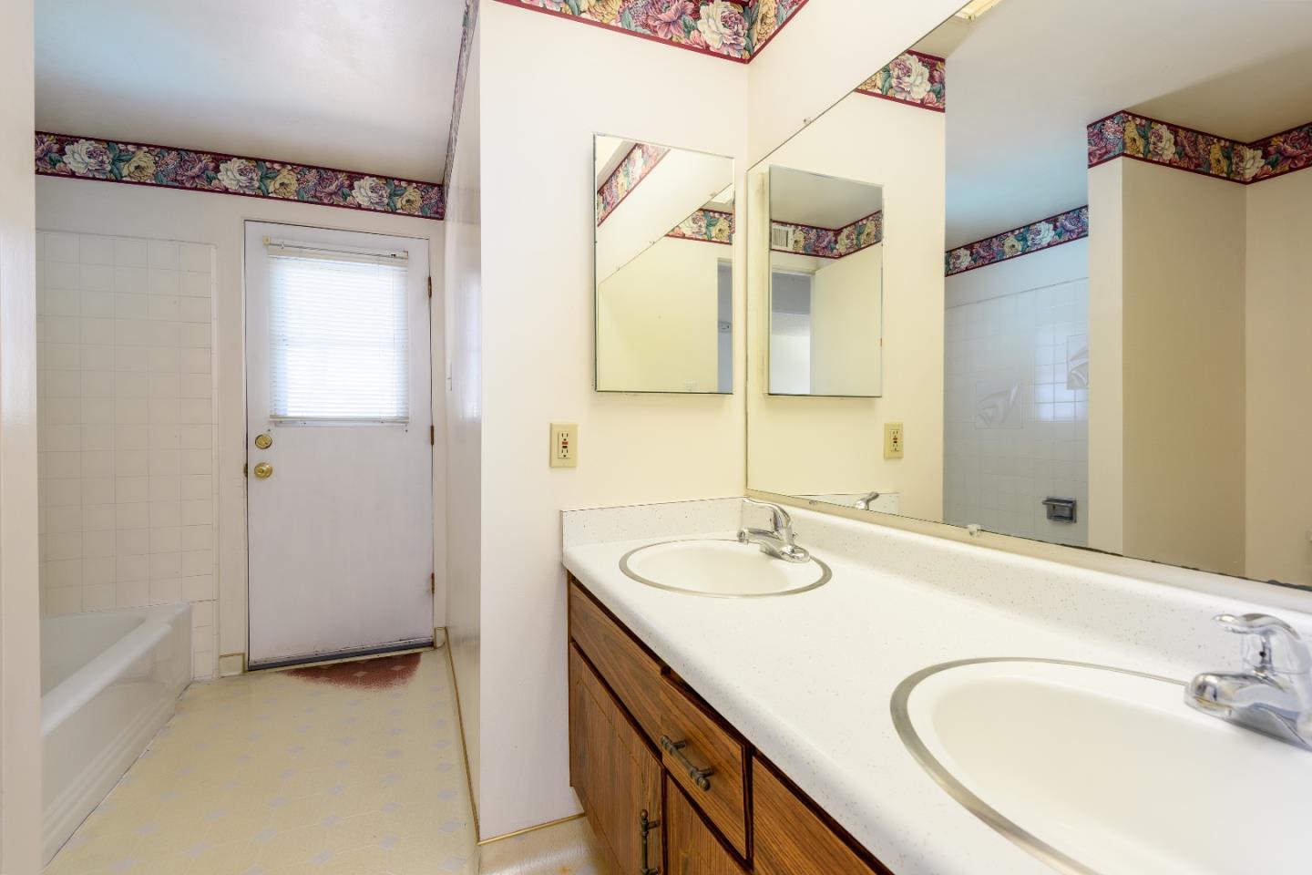 Detail Gallery Image 14 of 27 For 90 Conejo Dr, Millbrae,  CA 94030 - 4 Beds | 2 Baths