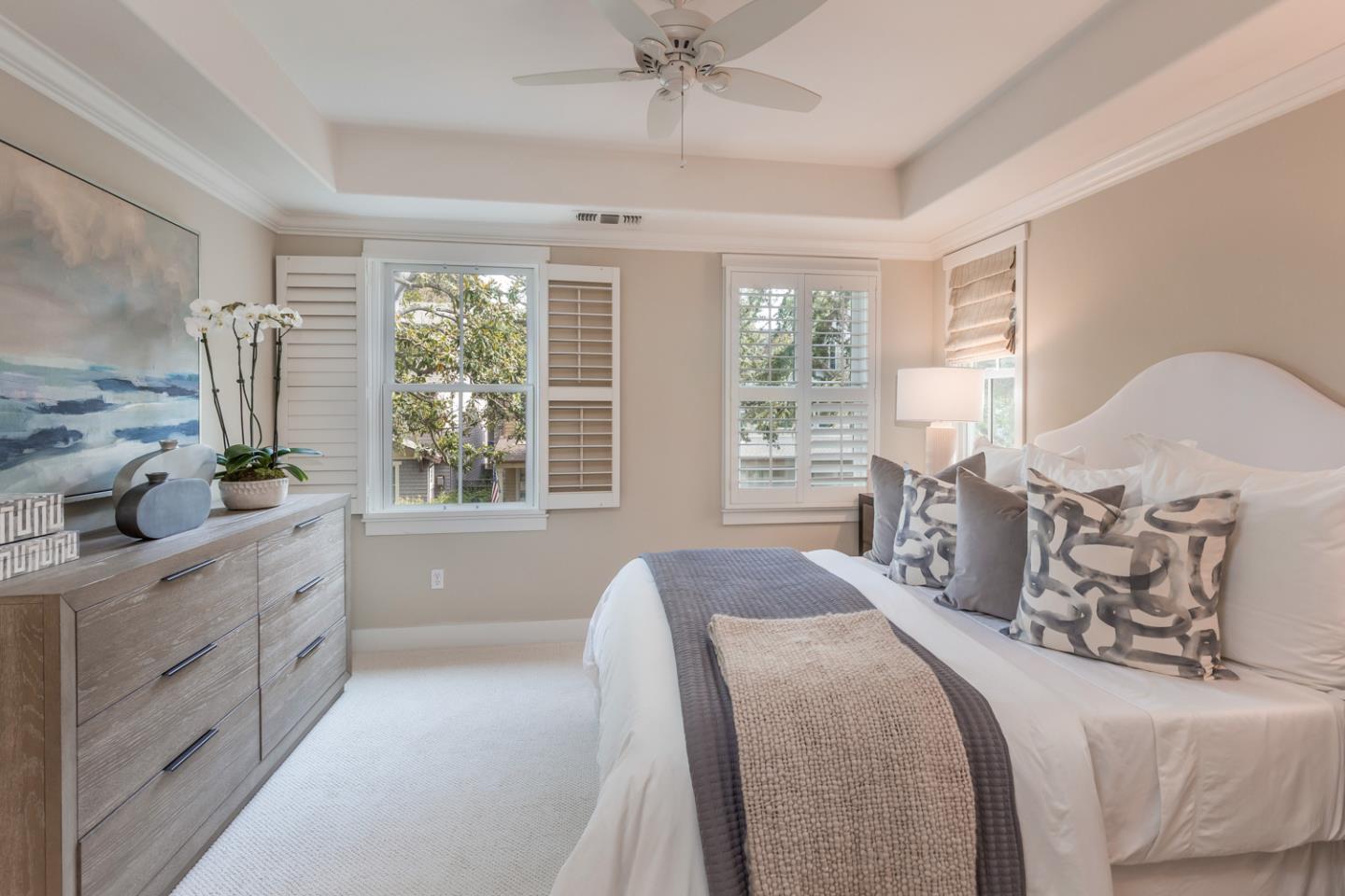 Detail Gallery Image 13 of 34 For 207 Pearl Ln, Menlo Park,  CA 94025 - 4 Beds | 3/1 Baths