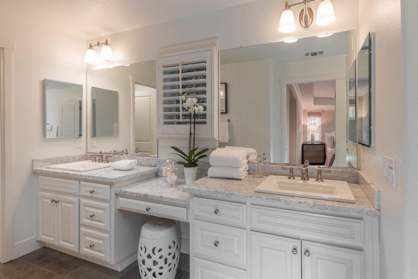 Detail Gallery Image 14 of 34 For 207 Pearl Ln, Menlo Park,  CA 94025 - 4 Beds | 3/1 Baths