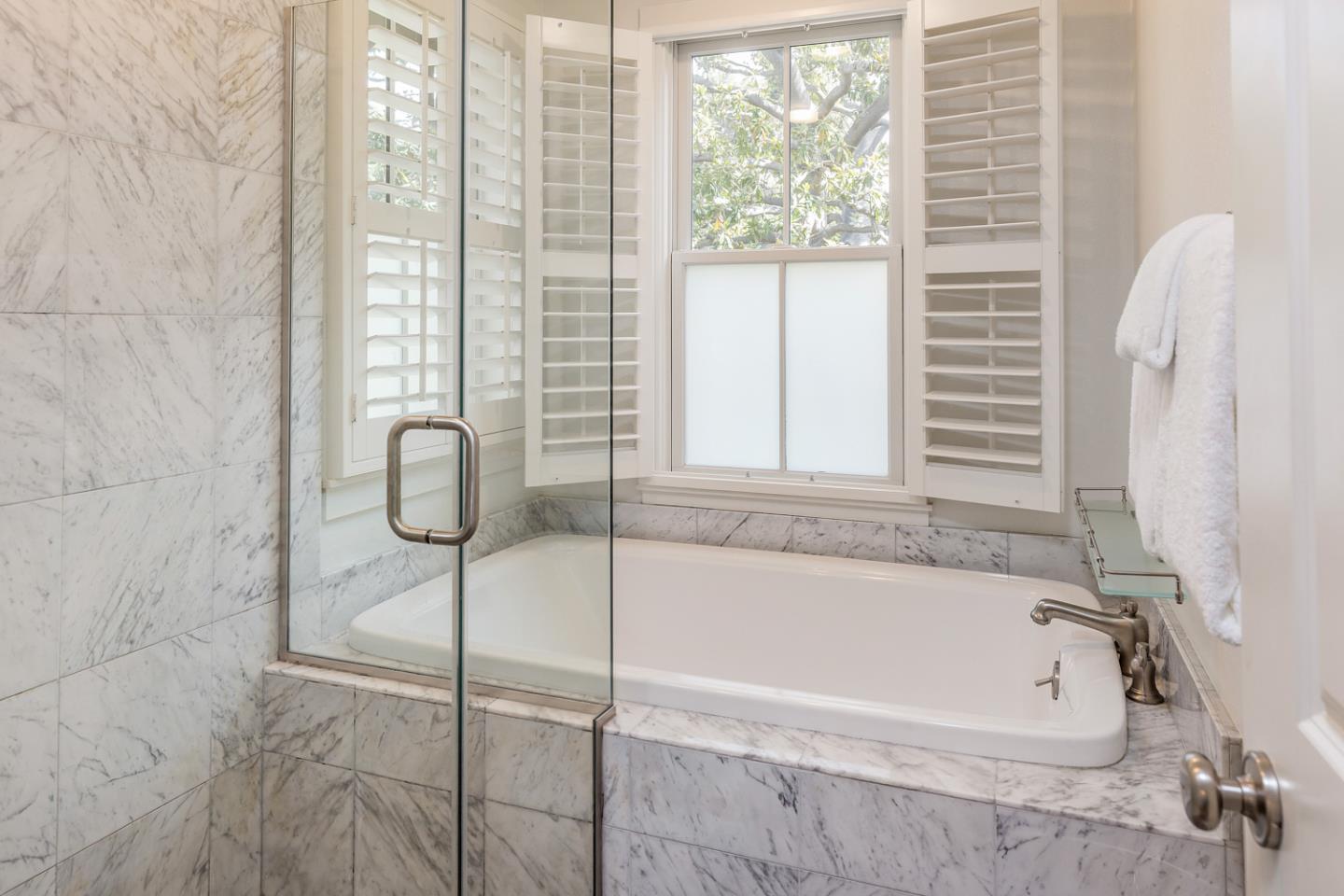 Detail Gallery Image 15 of 34 For 207 Pearl Ln, Menlo Park,  CA 94025 - 4 Beds | 3/1 Baths