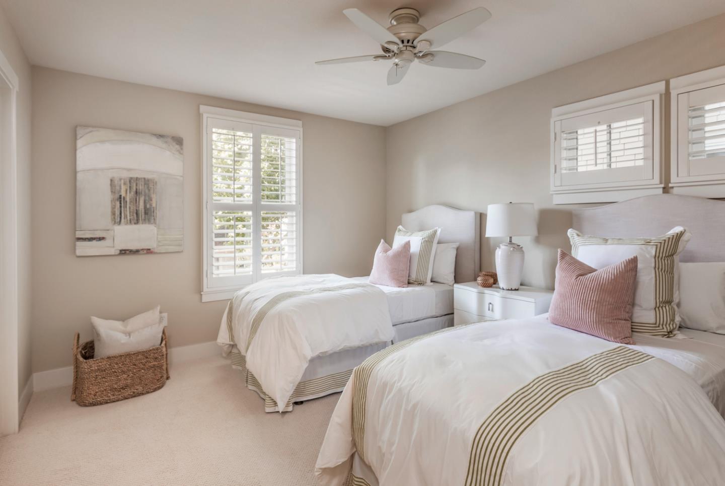 Detail Gallery Image 17 of 34 For 207 Pearl Ln, Menlo Park,  CA 94025 - 4 Beds | 3/1 Baths