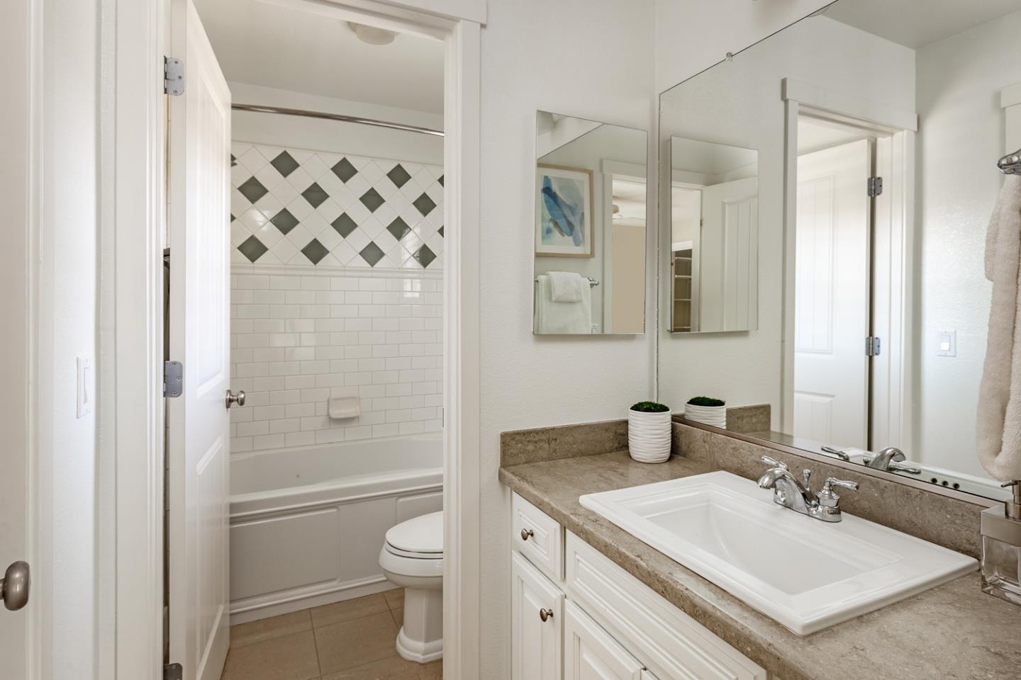 Detail Gallery Image 19 of 34 For 207 Pearl Ln, Menlo Park,  CA 94025 - 4 Beds | 3/1 Baths