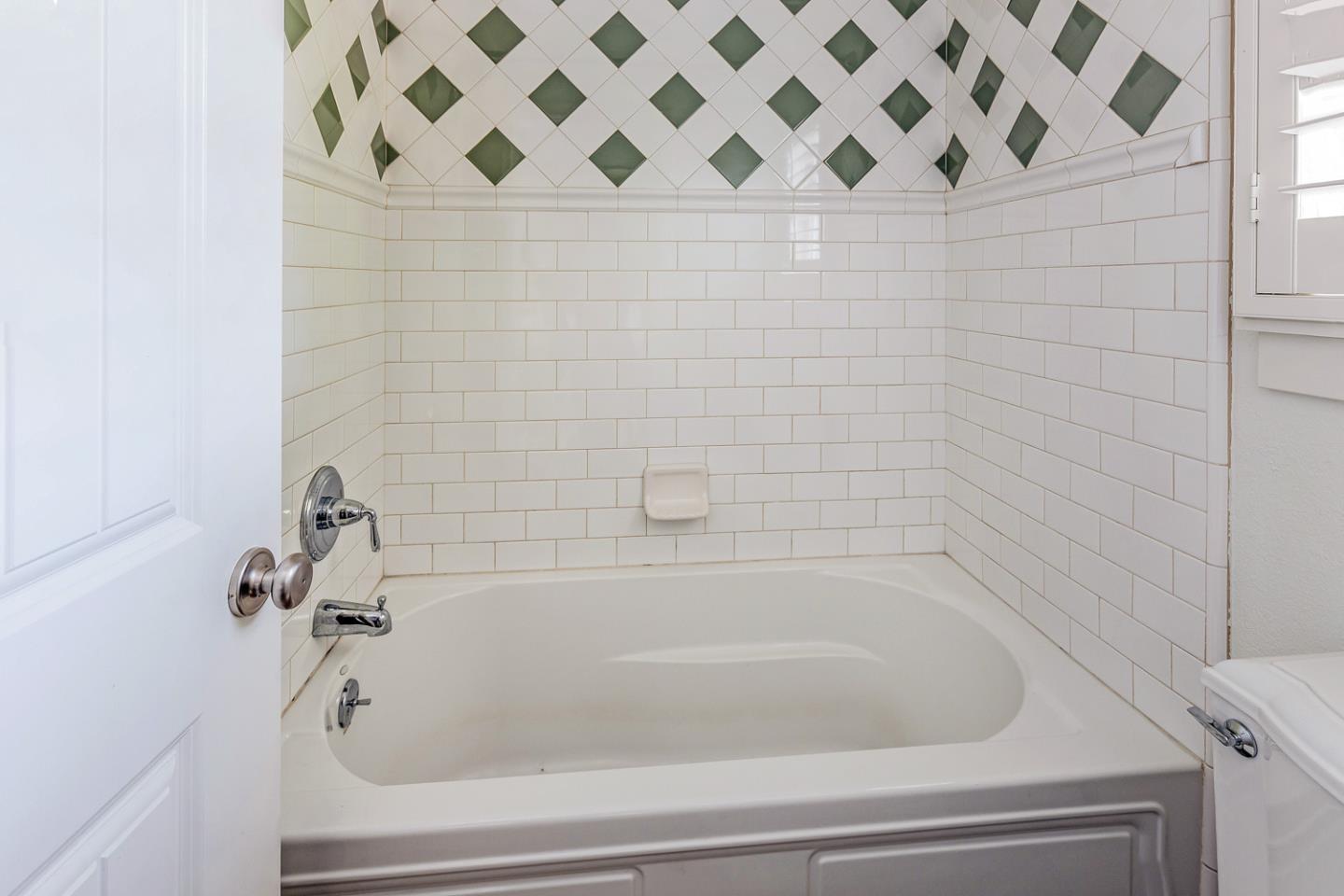 Detail Gallery Image 20 of 34 For 207 Pearl Ln, Menlo Park,  CA 94025 - 4 Beds | 3/1 Baths