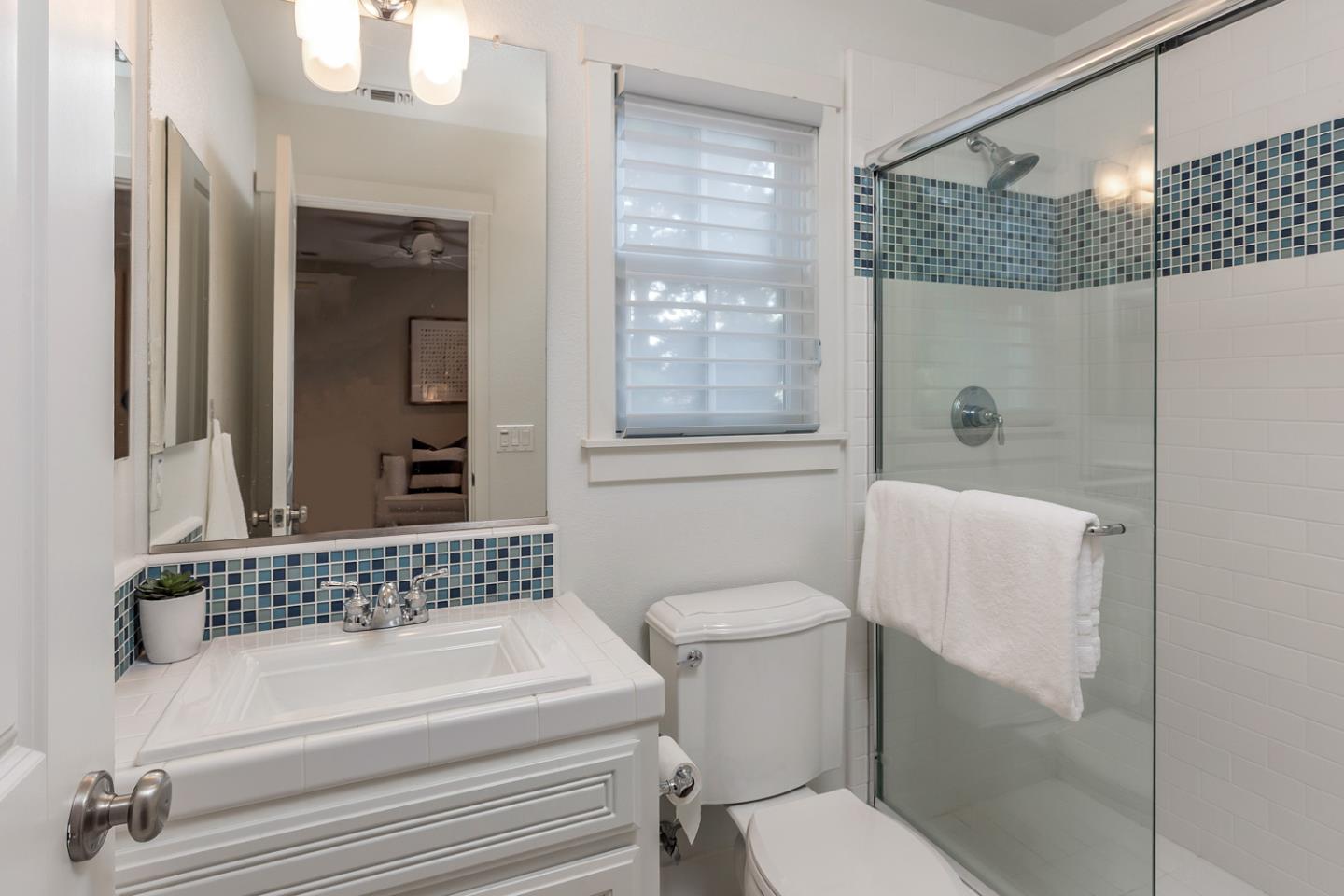 Detail Gallery Image 25 of 34 For 207 Pearl Ln, Menlo Park,  CA 94025 - 4 Beds | 3/1 Baths