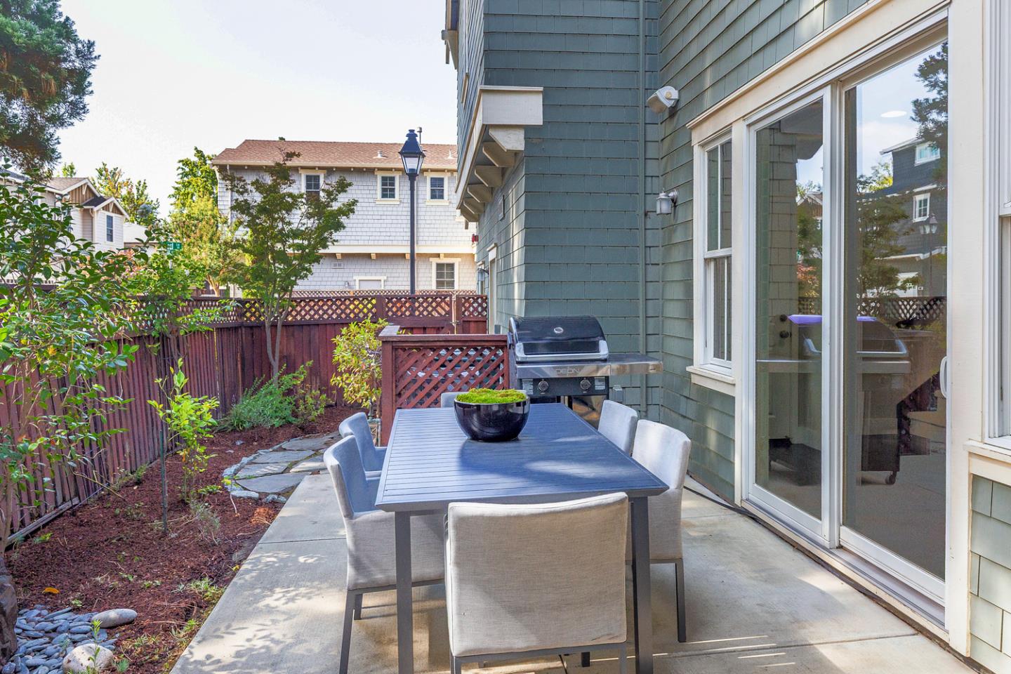 Detail Gallery Image 28 of 34 For 207 Pearl Ln, Menlo Park,  CA 94025 - 4 Beds | 3/1 Baths